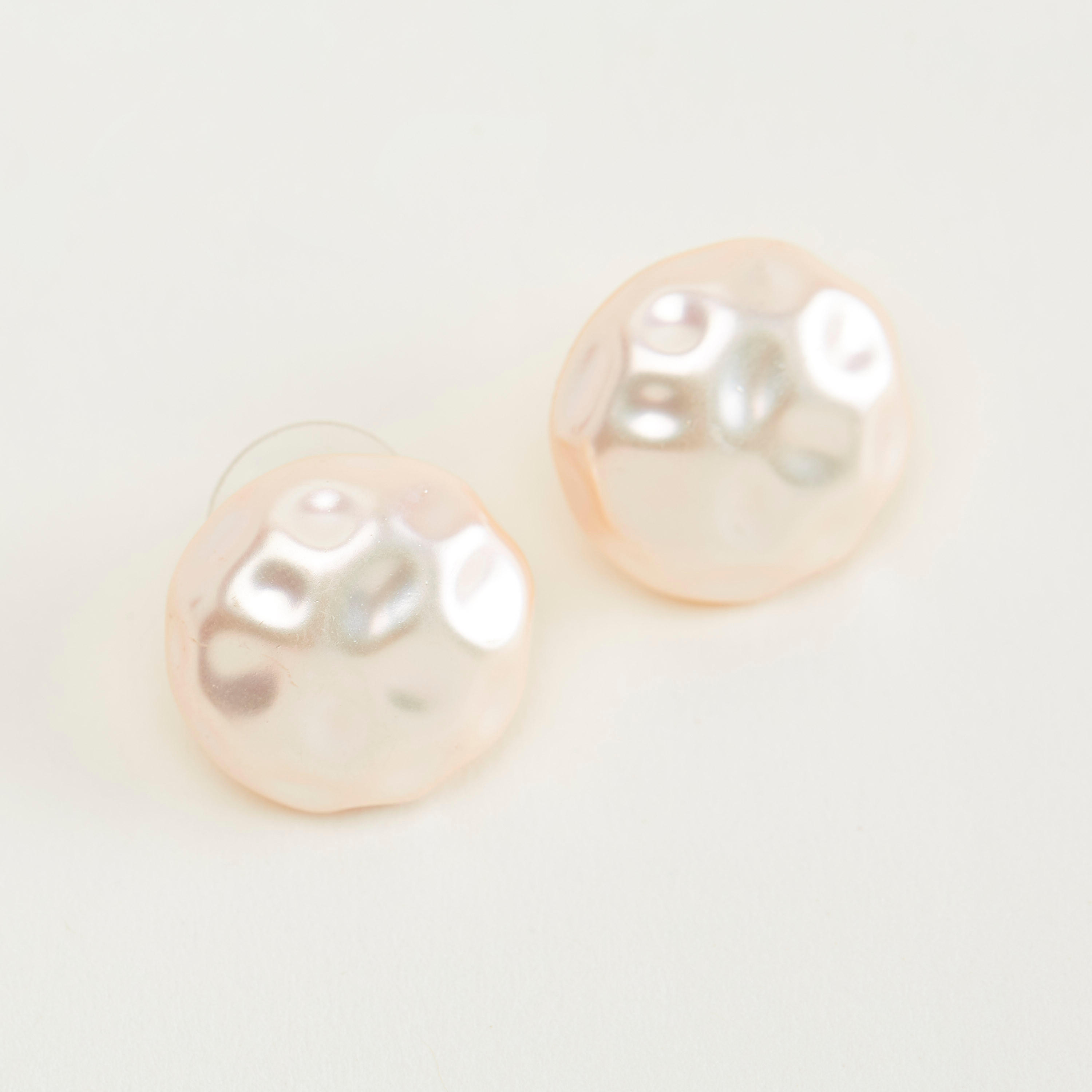 حلقان مرصّع بتزيينات ومكبس إغلاق خلفي-women-watchesandjewellery-jewellery-earrings-image-2