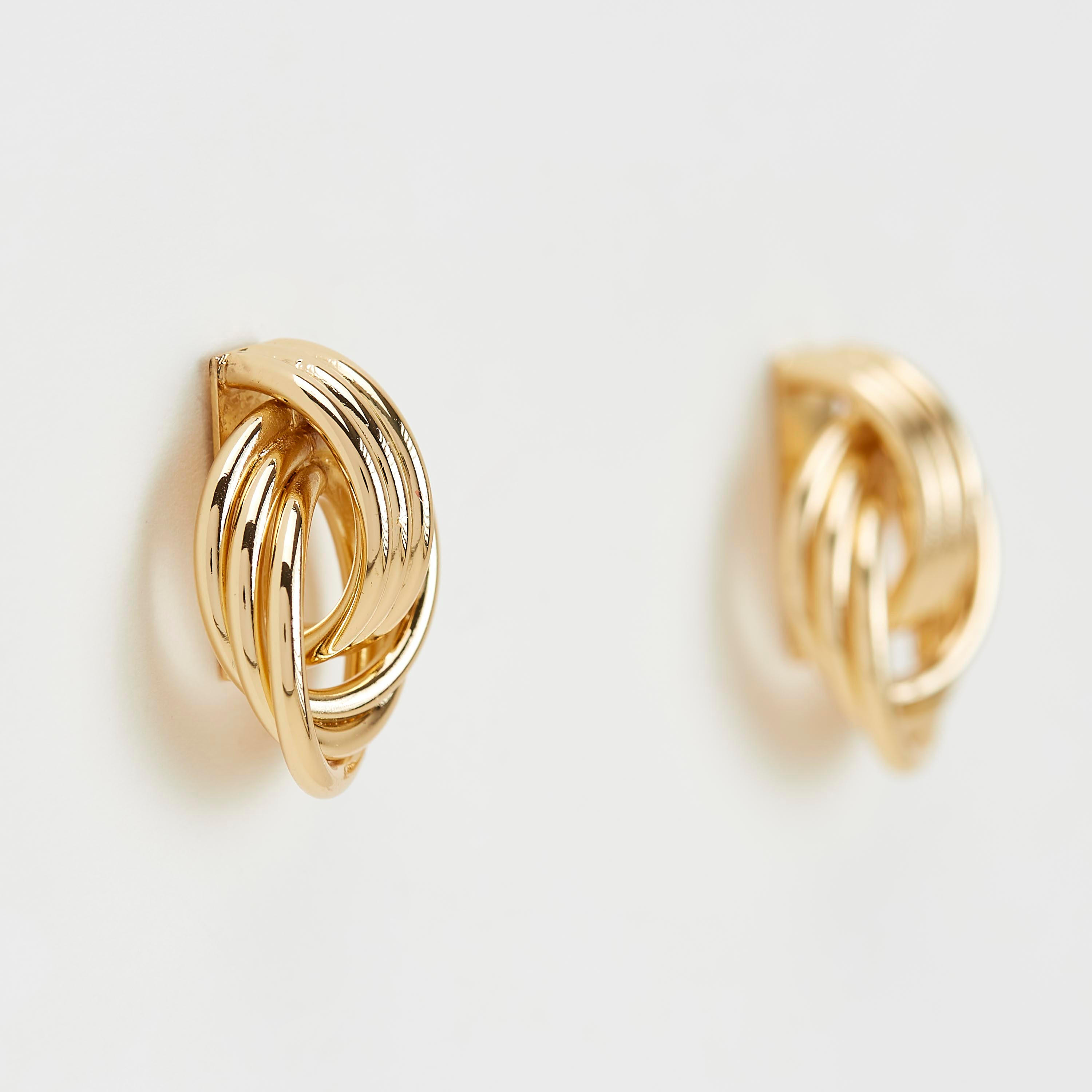 حلق ميتاليك متشابك مزيّن بمكبس إغلاق خلفي-women-watchesandjewellery-jewellery-earrings-image-4