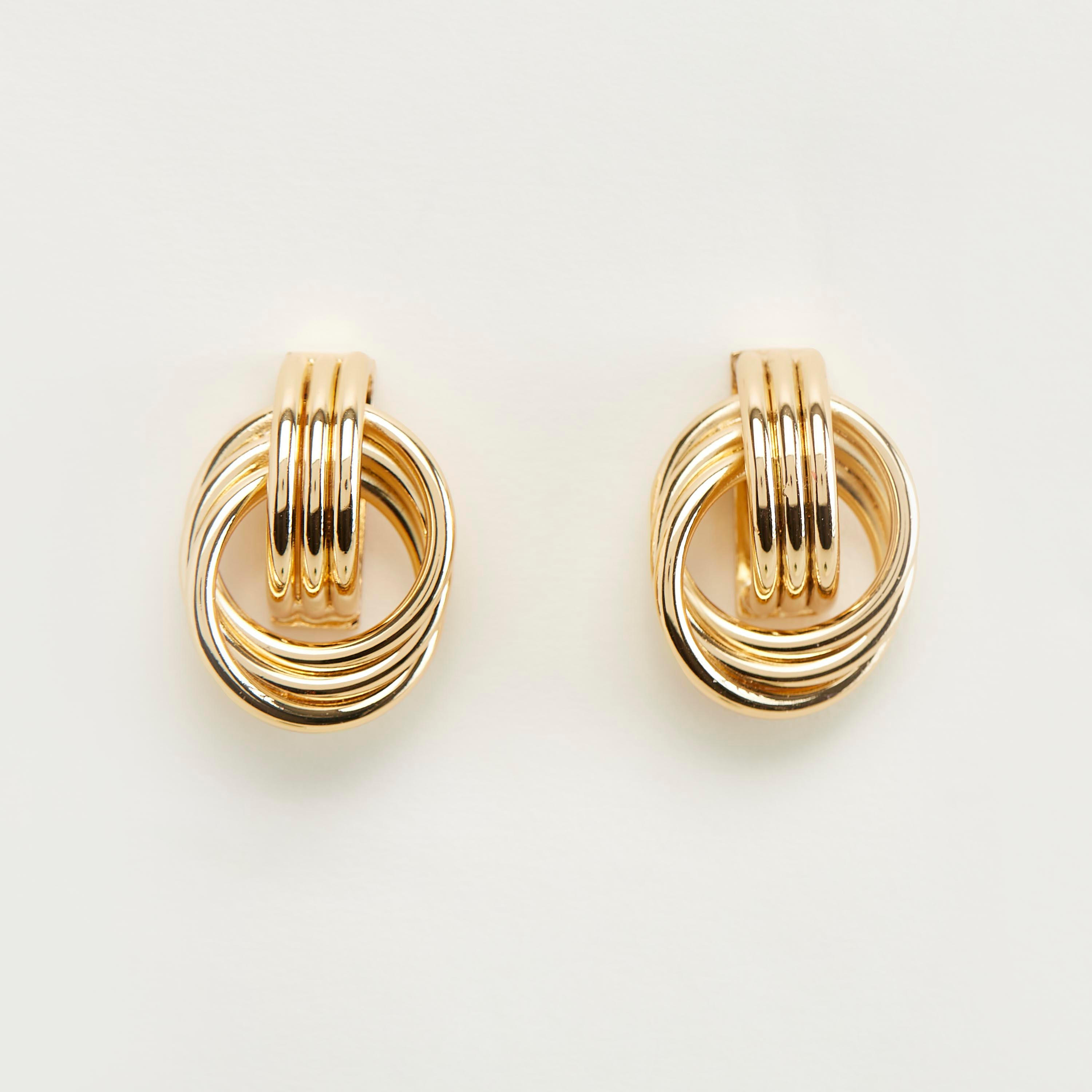 حلق ميتاليك متشابك مزيّن بمكبس إغلاق خلفي-women-watchesandjewellery-jewellery-earrings-image-3