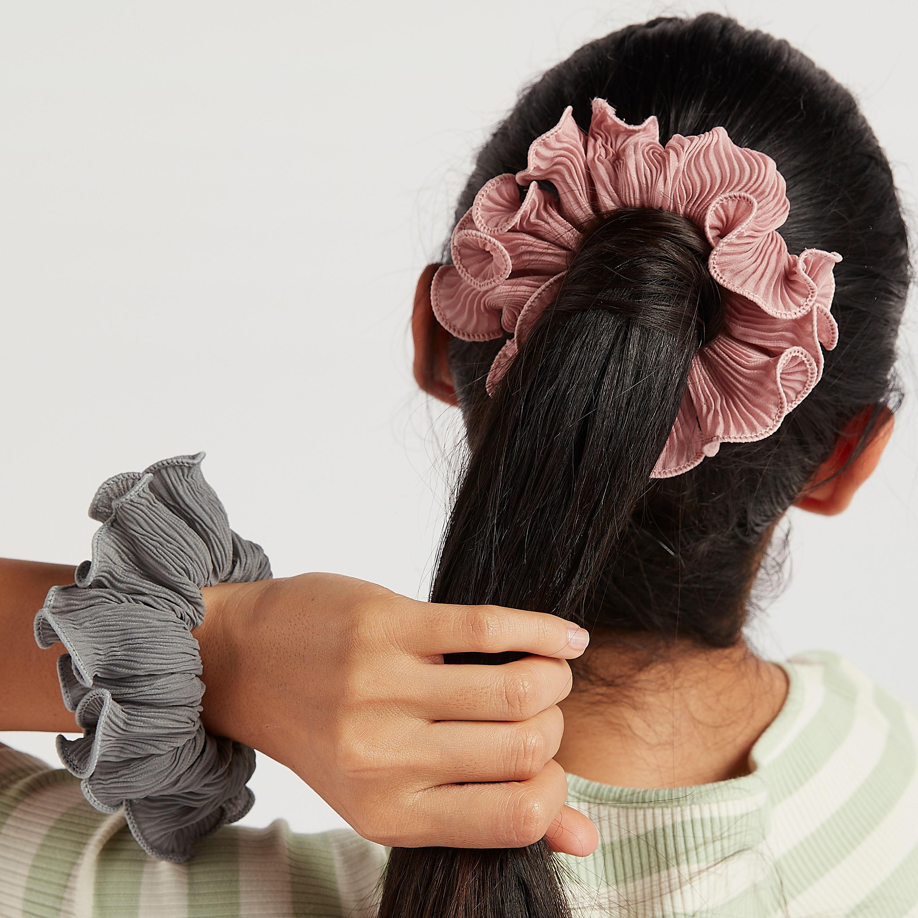 ربطة شعر بارزة الملمس مطّاطيّة - طقم من 2-women-hairaccessories-image-2