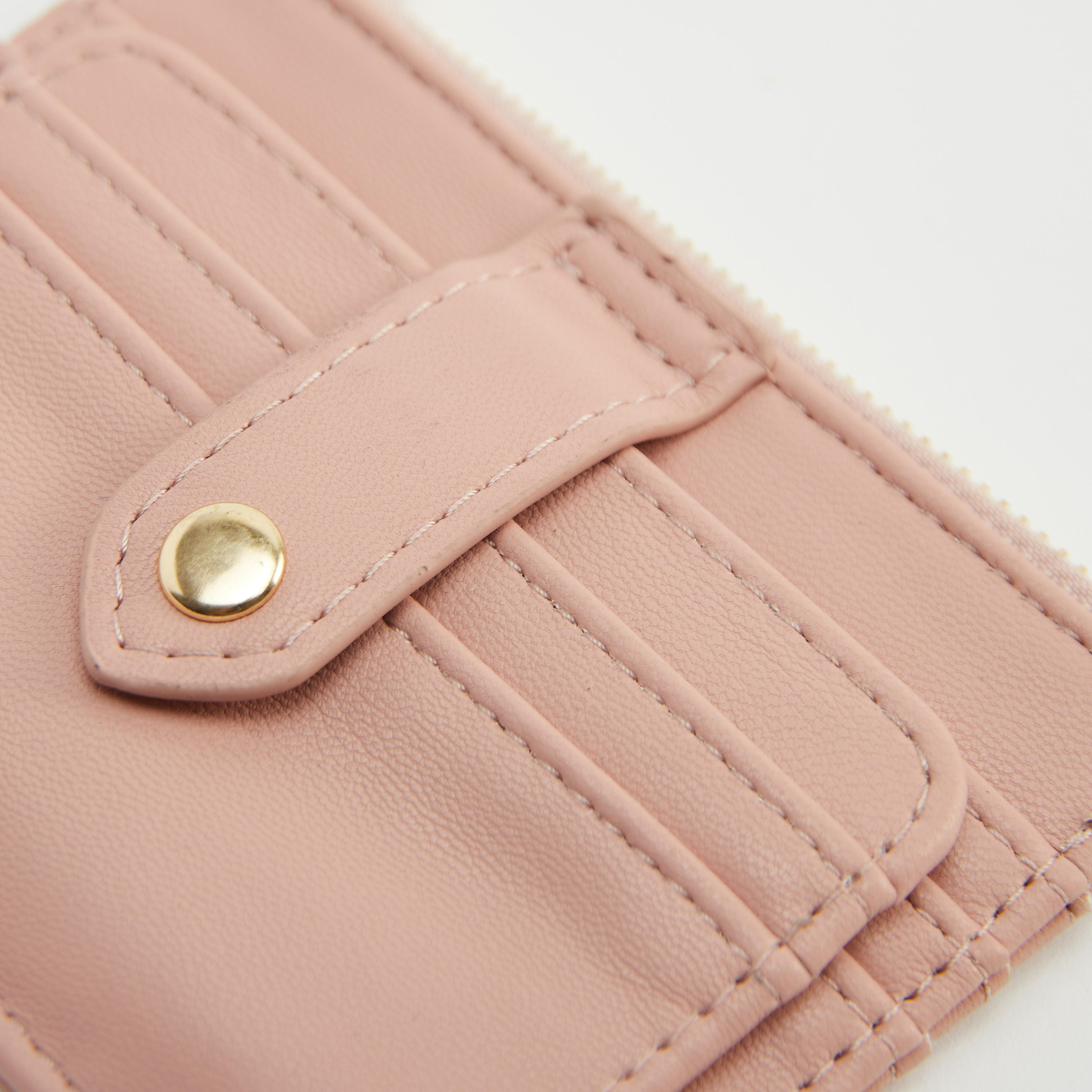 حامل بطاقات سادة بجيوب وطيّة بزر كبّاس-women-bagsandwallets-wallets-image-3