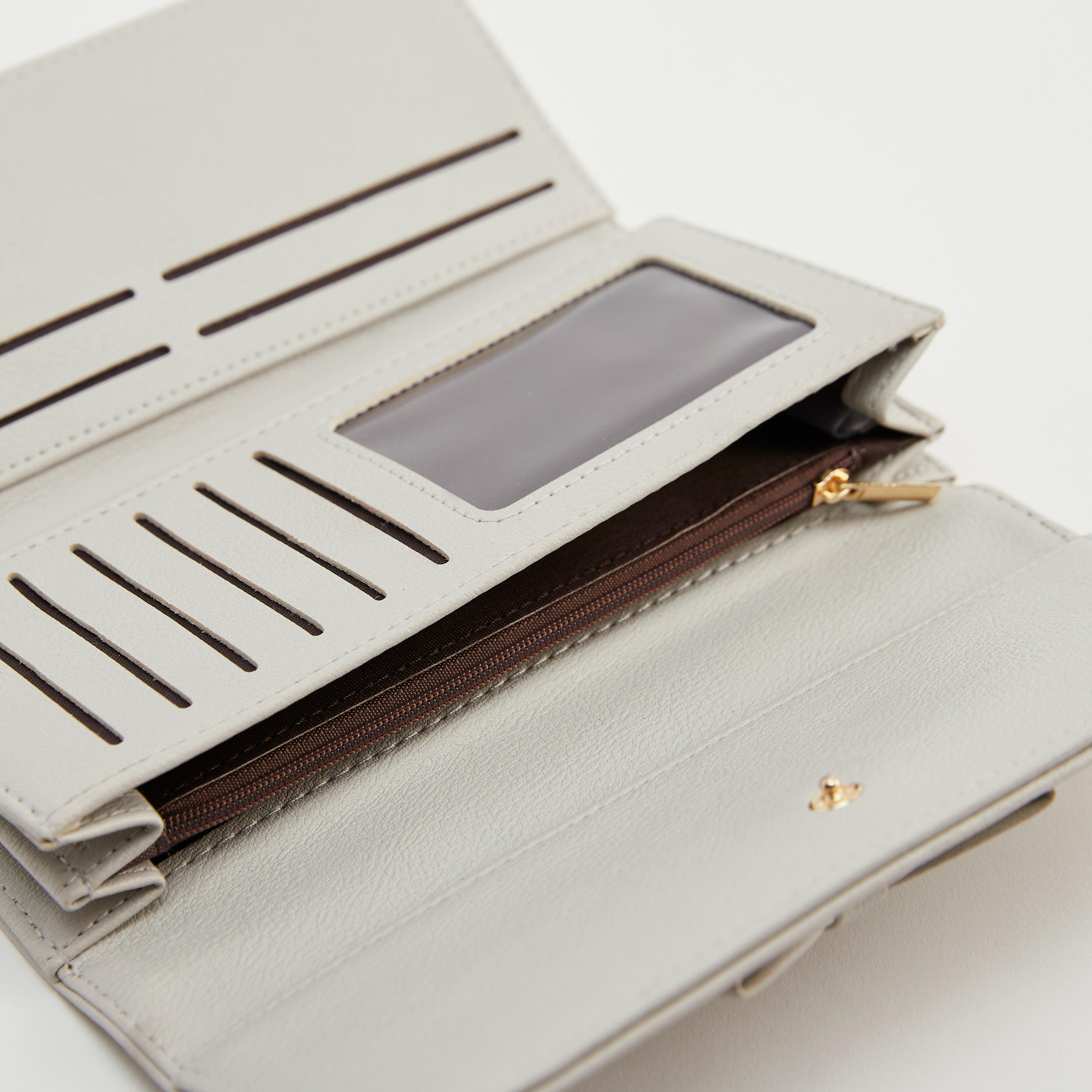 محفظة سادة بطيّة ثلاثيّة وتفاصيل فيونكة-women-bagsandwallets-wallets-image-1