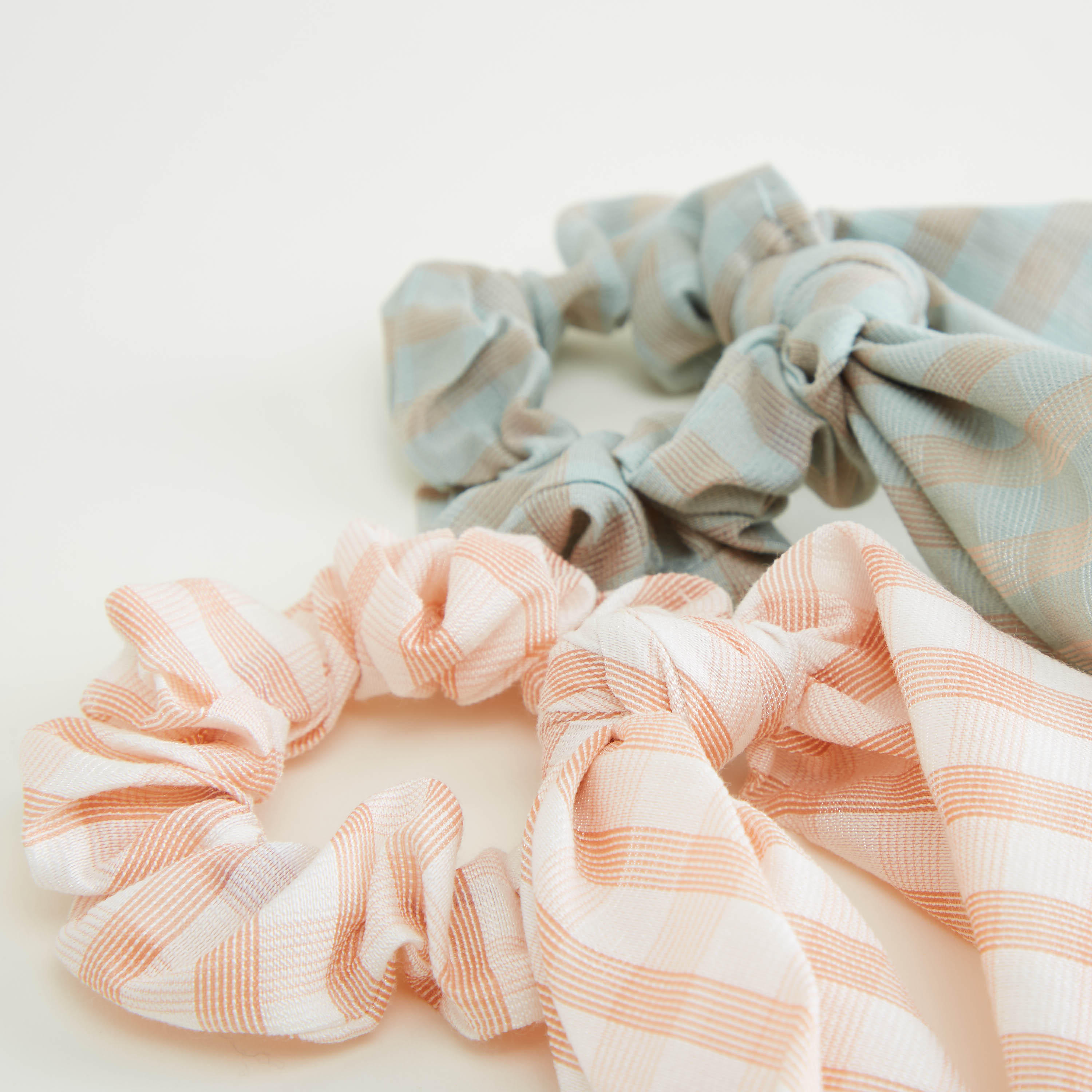 Set of 2 - Gingham Checked Scrunchie with Bow-women-hairaccessories-image-2