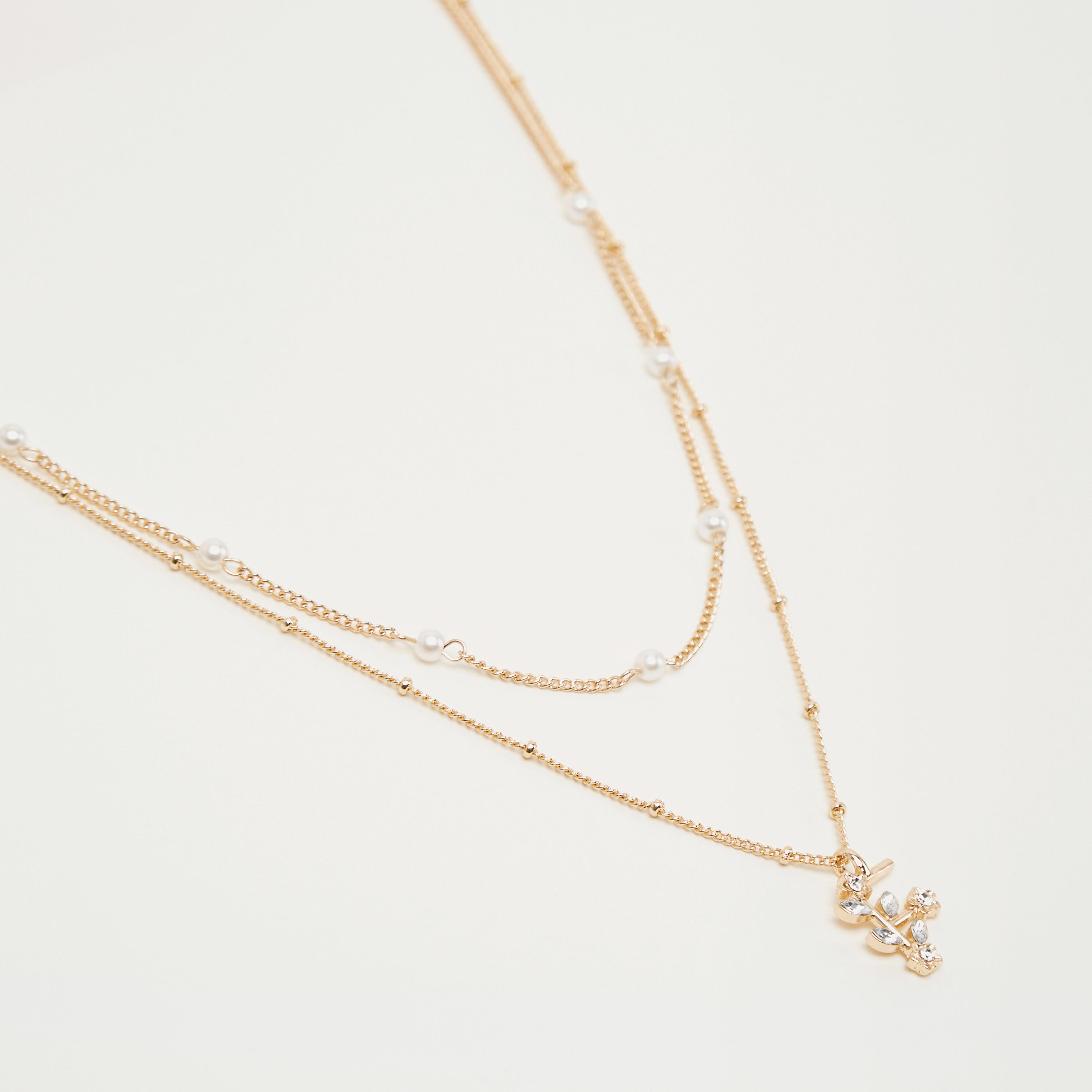قلادة متعدّدة الطبقات مزيّنة بدلّاية حرف أف-women-watchesandjewellery-jewellery-necklacesandpendants-image-1