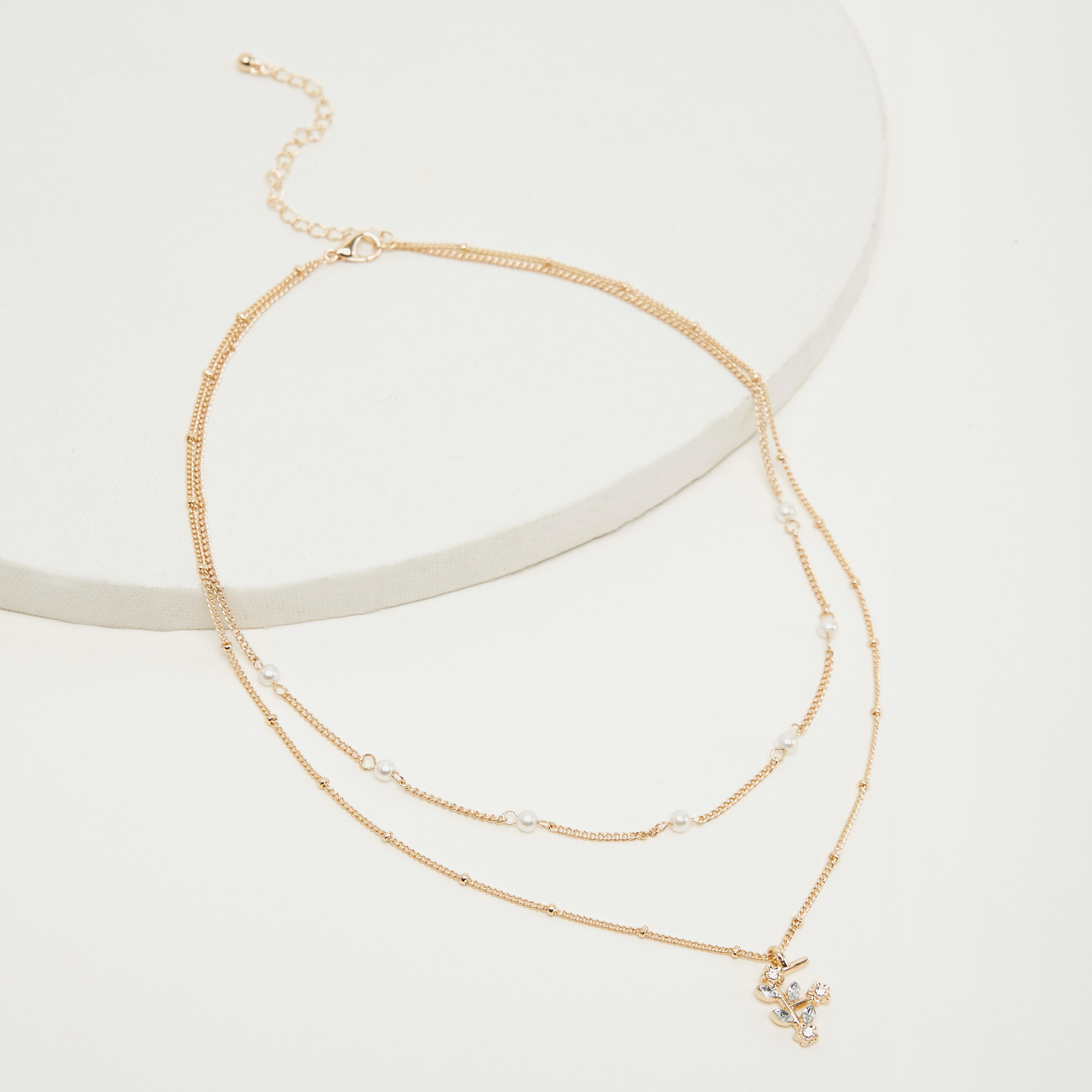 قلادة متعدّدة الطبقات مزيّنة بدلّاية حرف أف-women-watchesandjewellery-jewellery-necklacesandpendants-image-4