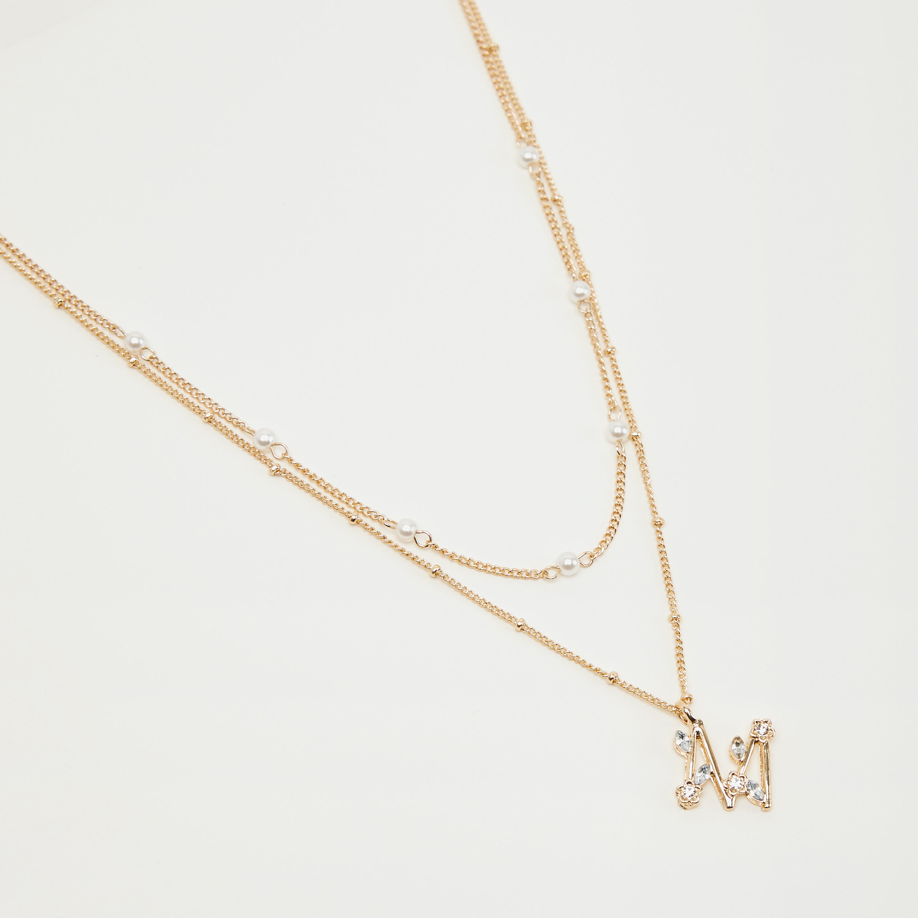قلادة متعدّدة الطبقات مزيّنة بدلّاية حرف إم-women-watchesandjewellery-jewellery-necklacesandpendants-image-1