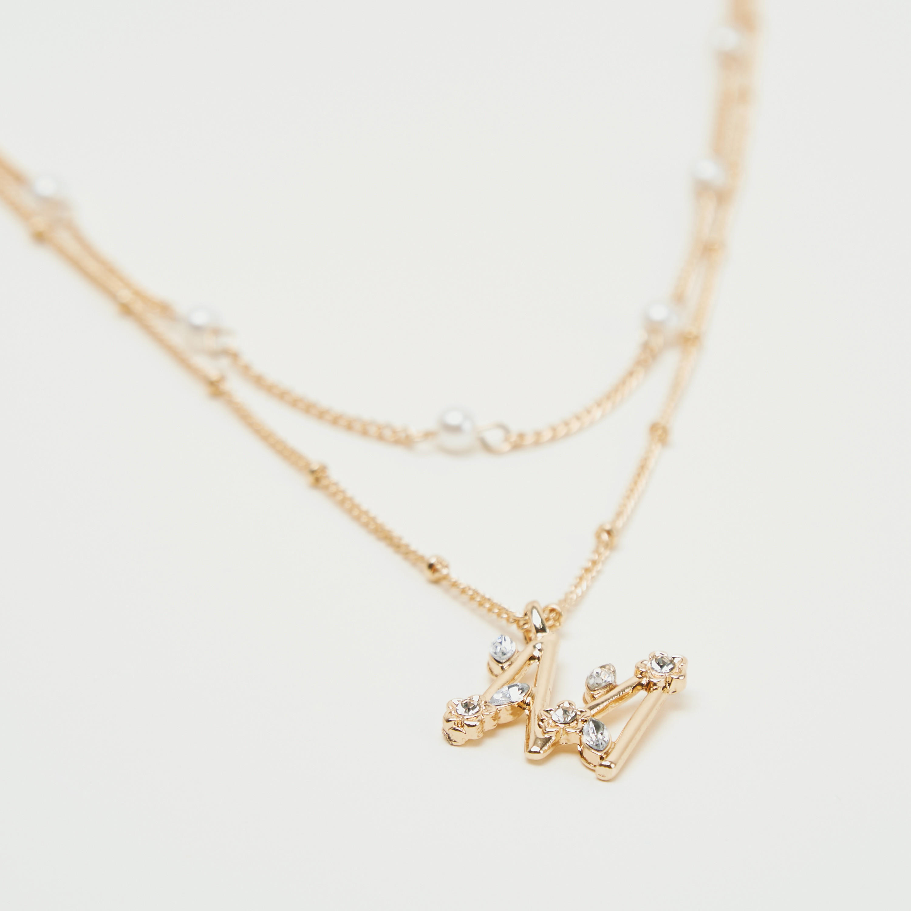 قلادة متعدّدة الطبقات مزيّنة بدلّاية حرف إم-women-watchesandjewellery-jewellery-necklacesandpendants-image-2