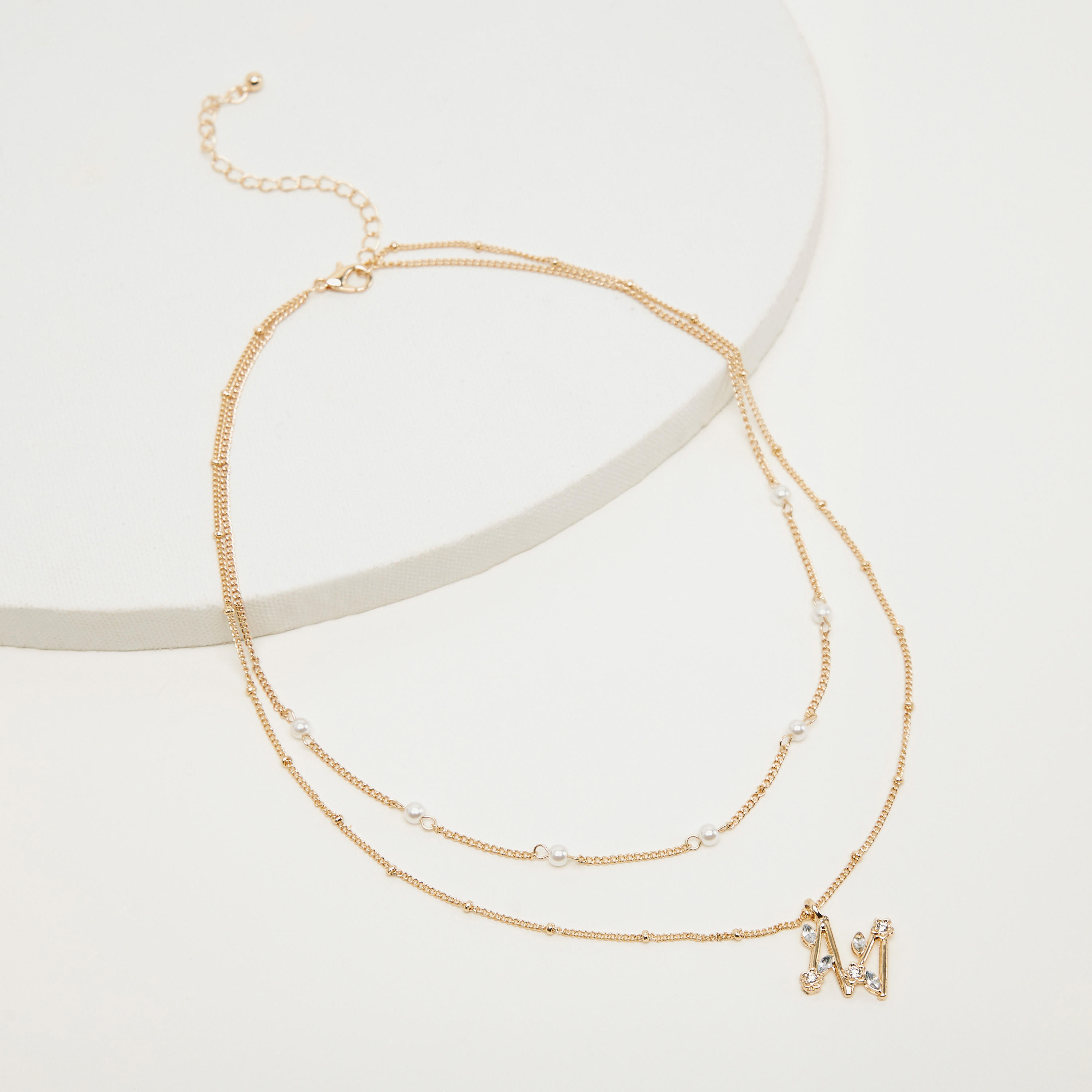قلادة متعدّدة الطبقات مزيّنة بدلّاية حرف إم-women-watchesandjewellery-jewellery-necklacesandpendants-image-4