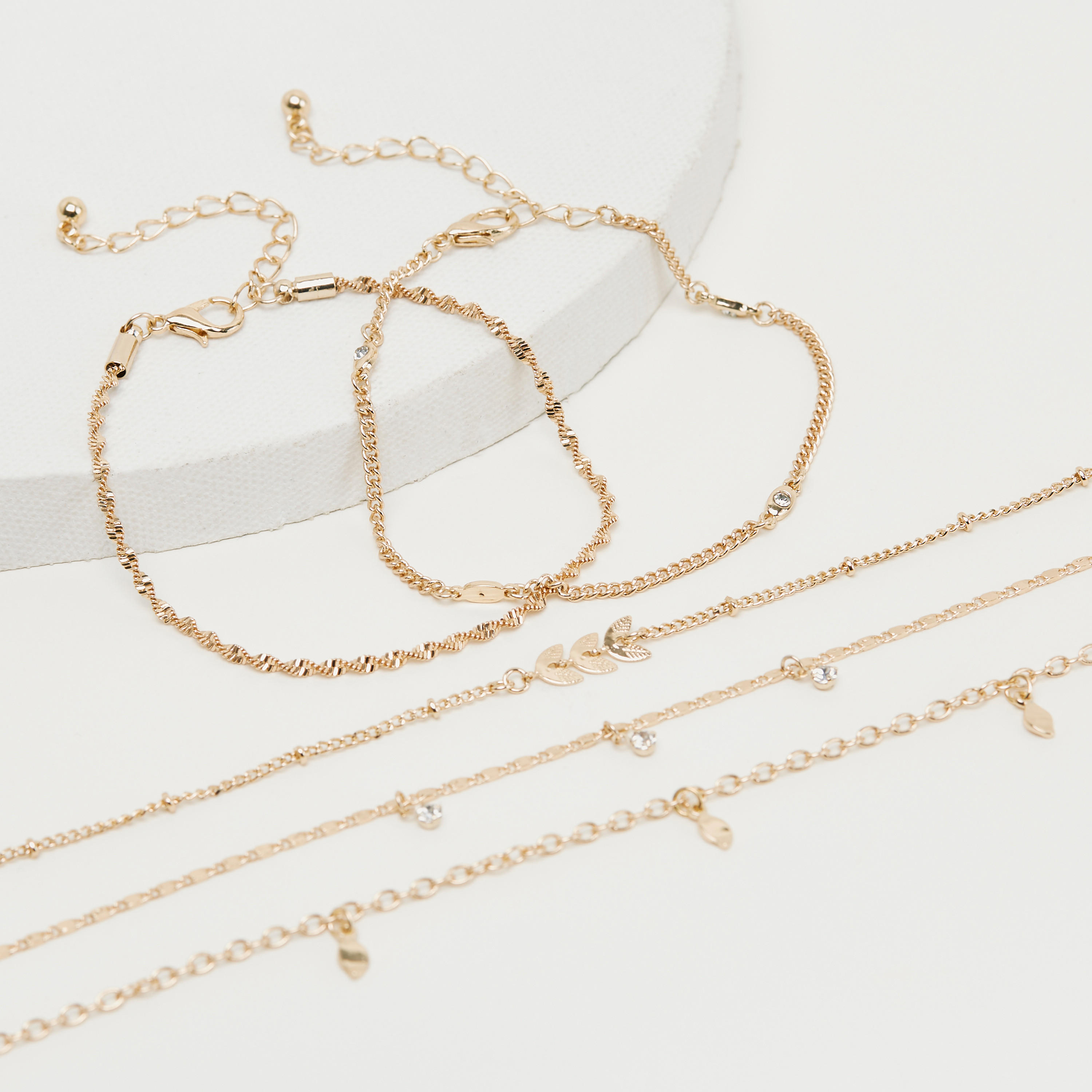 أساور سلسلة مزينة بمشبك إغلاق - طقم من 5-women-watchesandjewellery-jewellery-banglesandbracelets-image-5