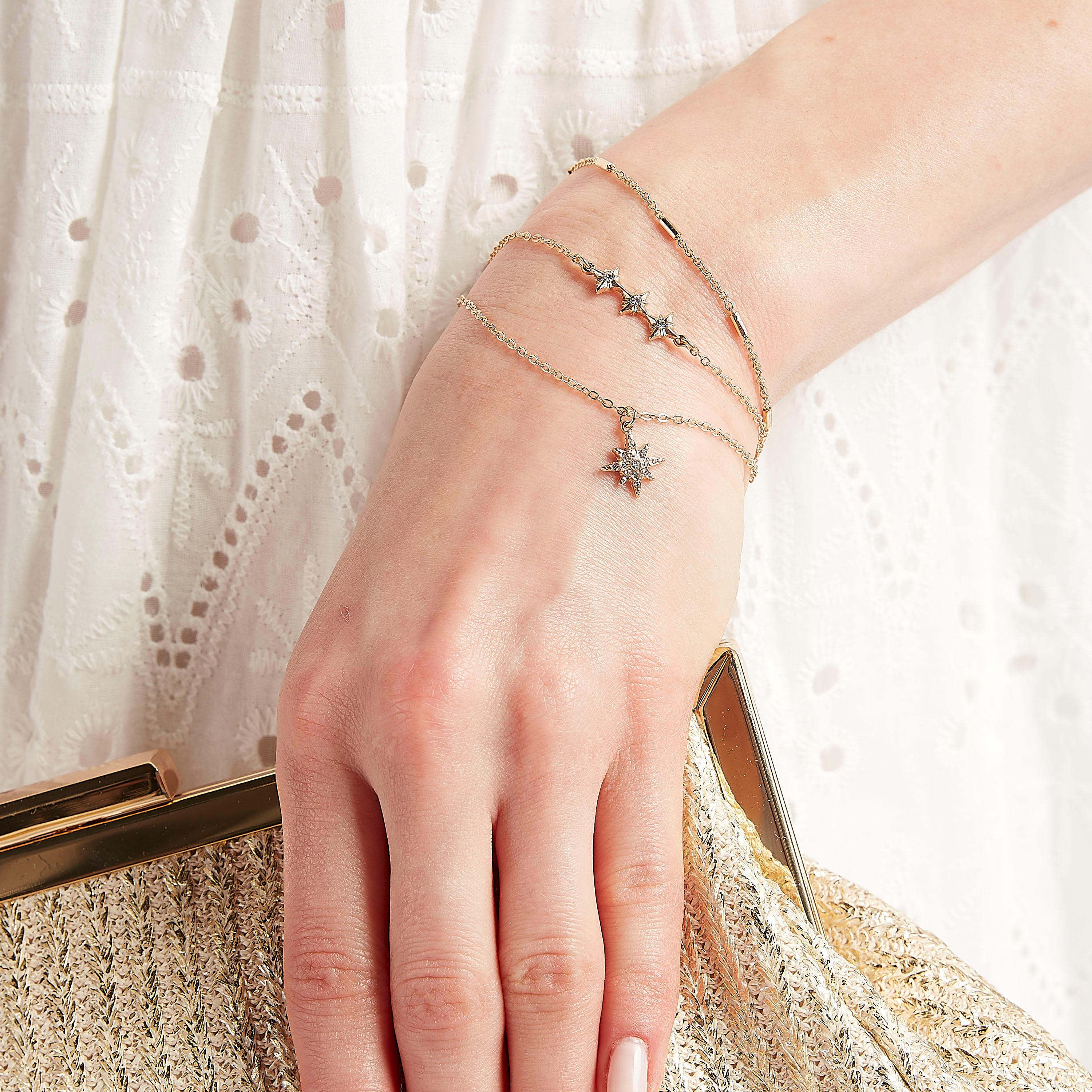 أساور مزيّنة بمشبك إغلاق -  طقم من 3-women-watchesandjewellery-jewellery-banglesandbracelets-image-2