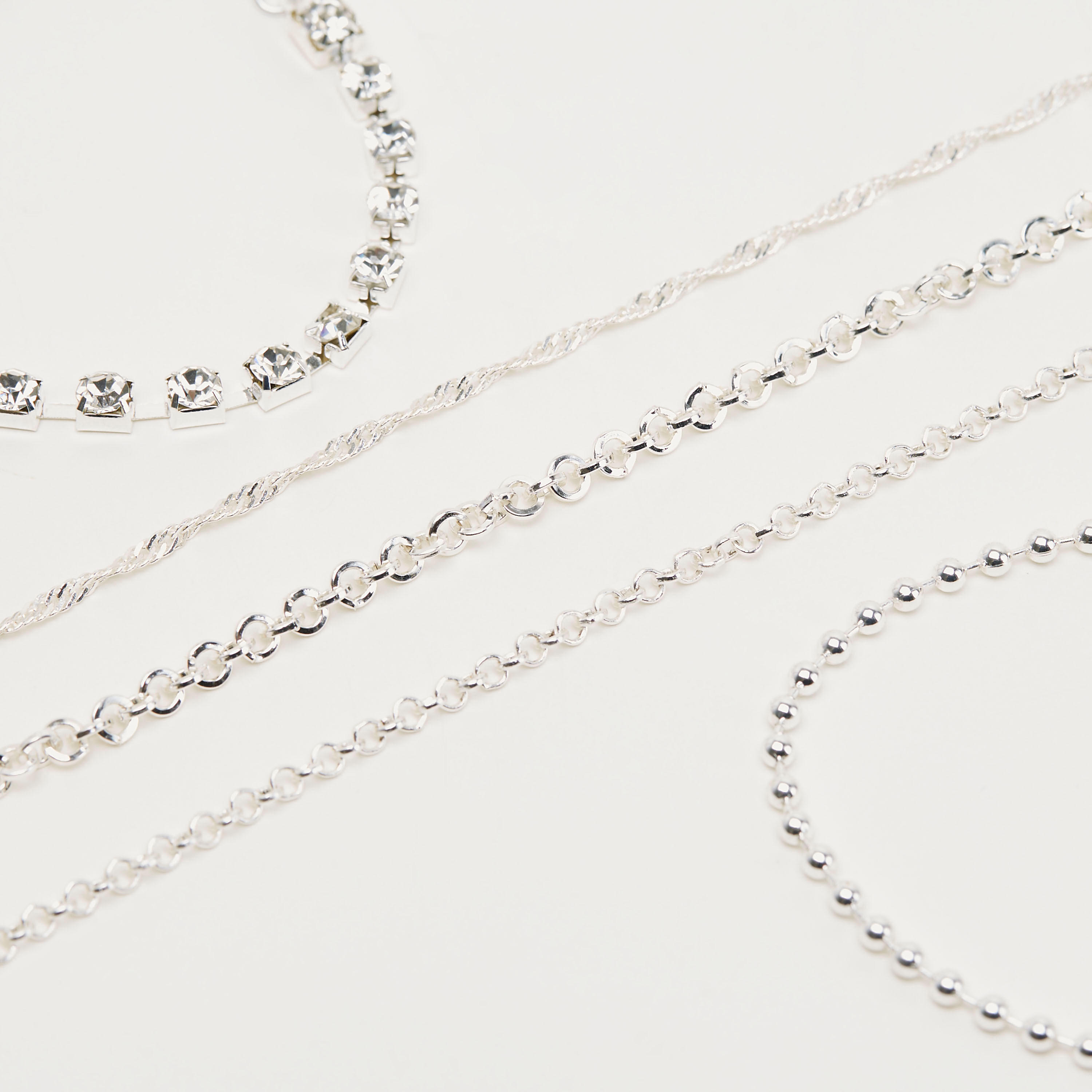 أساور مزيّنة بمشبك إغلاق -  طقم من 5-women-watchesandjewellery-jewellery-banglesandbracelets-image-3