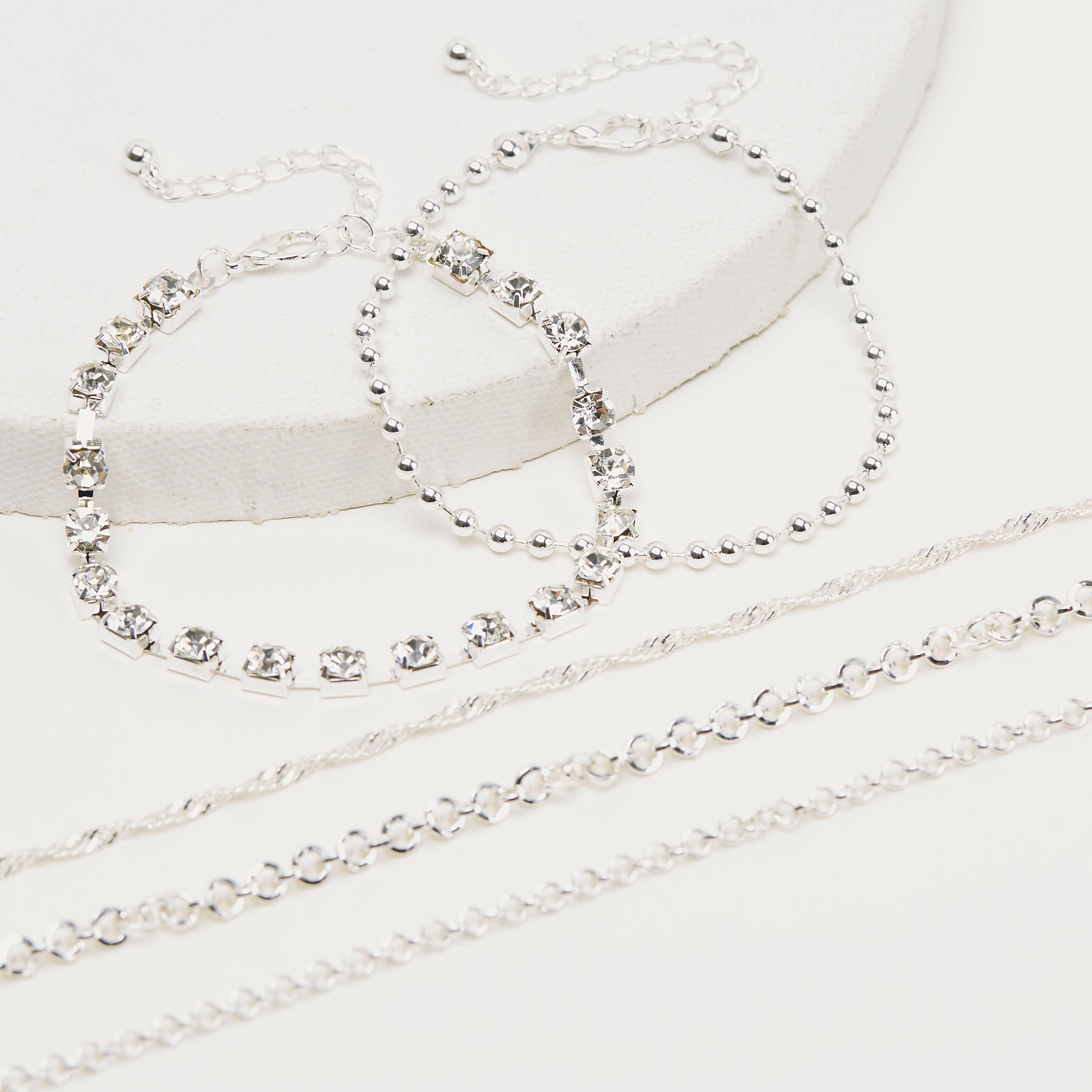 أساور مزيّنة بمشبك إغلاق -  طقم من 5-women-watchesandjewellery-jewellery-banglesandbracelets-image-5