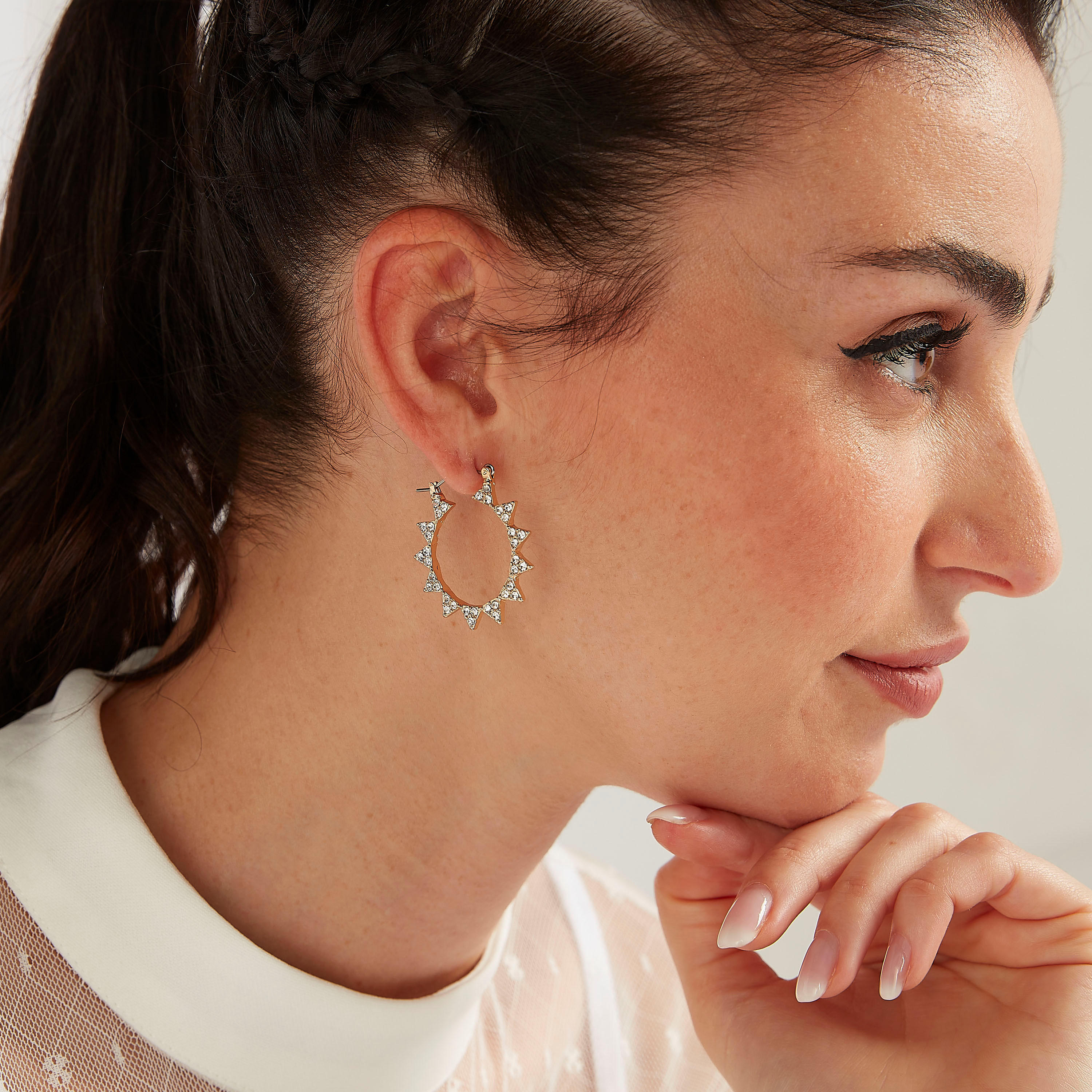 حلقان معدنيّة مرصّعة بحجارة-women-watchesandjewellery-jewellery-earrings-image-2