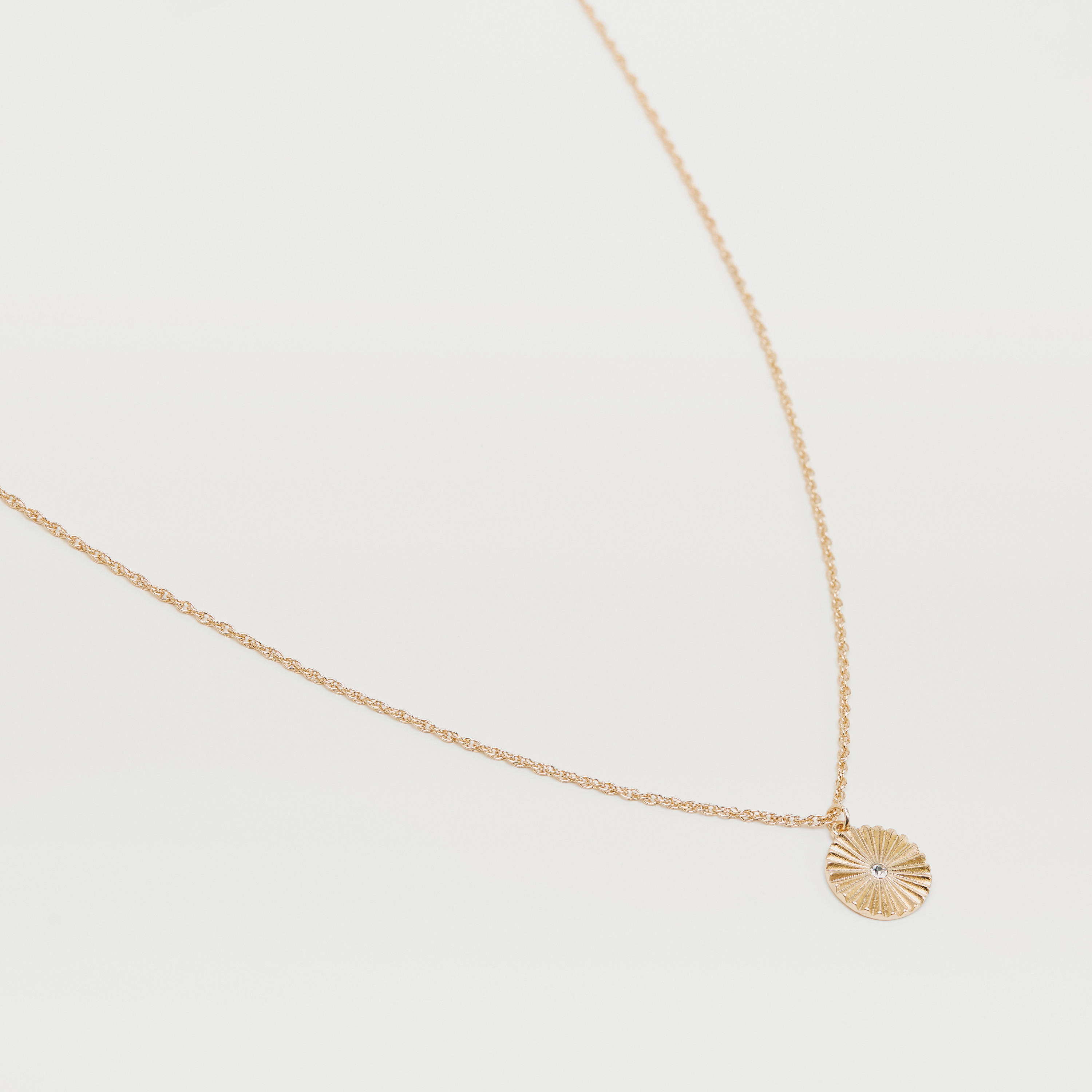 عقد بدلّاية مزيّنة مع مشبك إغلاق-women-watchesandjewellery-jewellery-necklacesandpendants-image-1