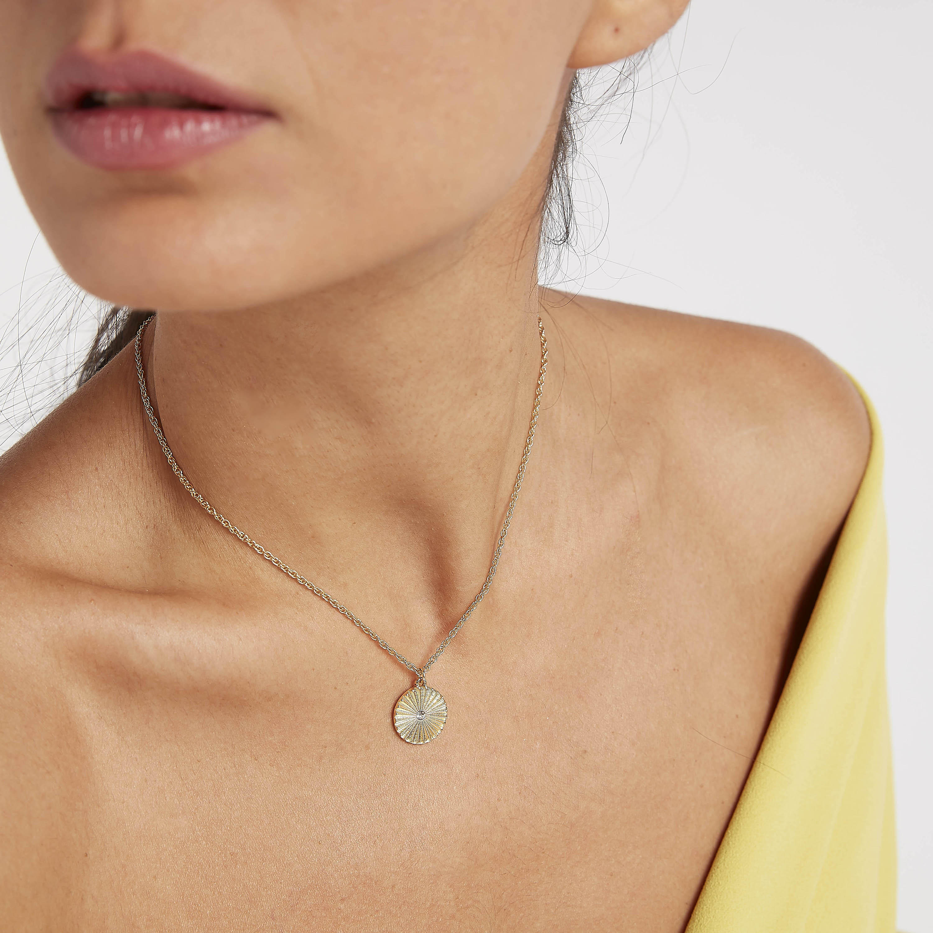 عقد بدلّاية مزيّنة مع مشبك إغلاق-women-watchesandjewellery-jewellery-necklacesandpendants-image-2