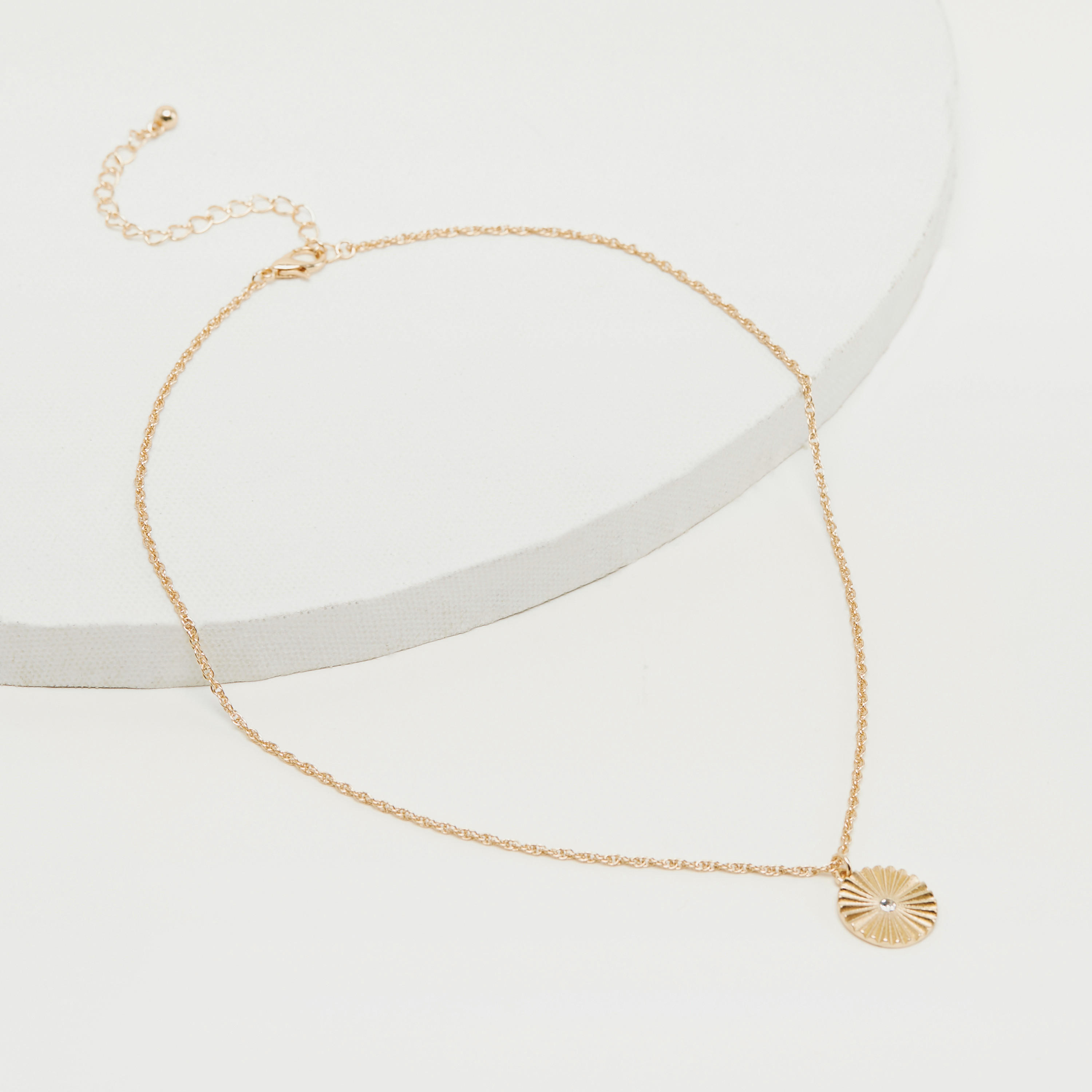 عقد بدلّاية مزيّنة مع مشبك إغلاق-women-watchesandjewellery-jewellery-necklacesandpendants-image-4
