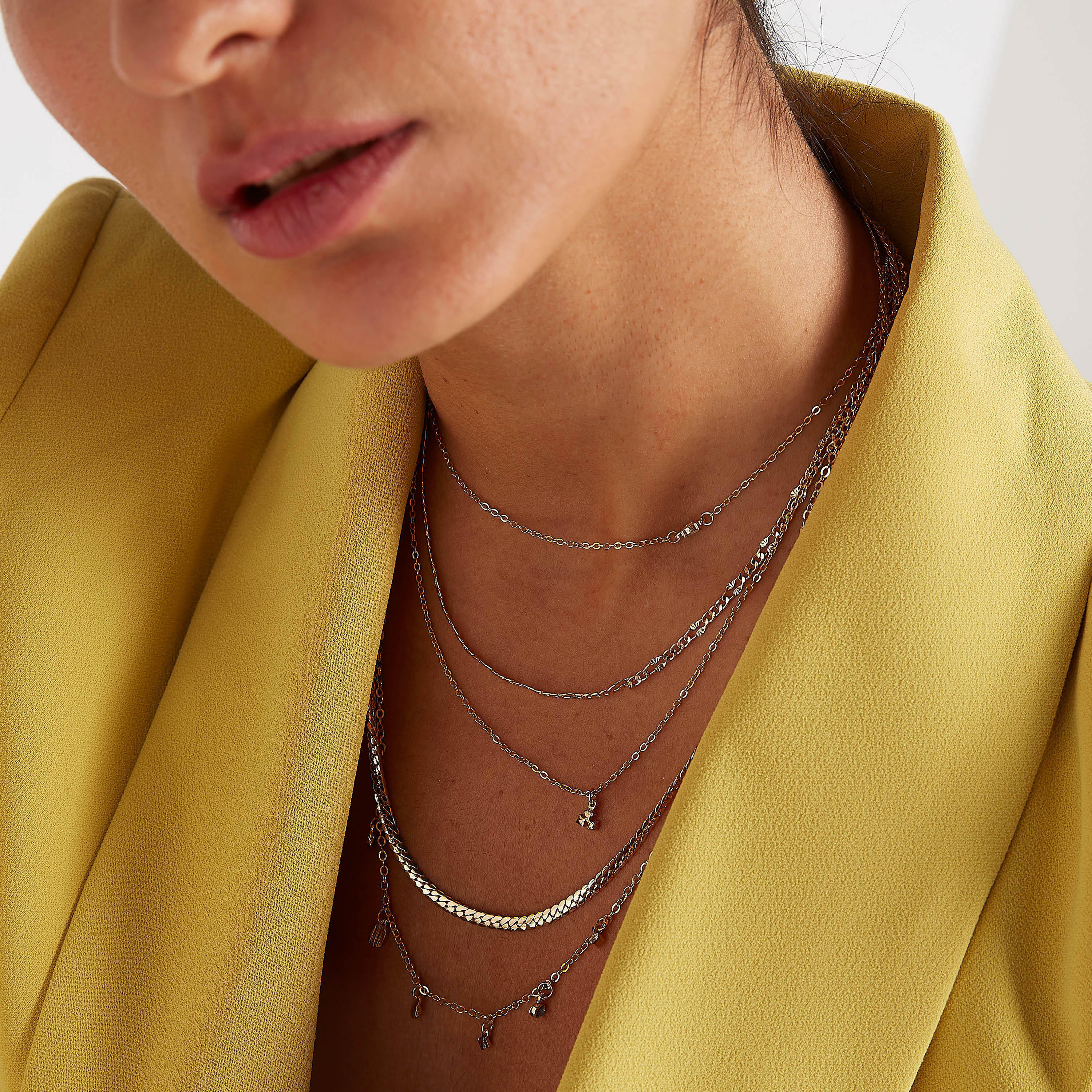 قلادة متعدّدة الطبقات مزيّنة بمشبك إغلاق-women-watchesandjewellery-jewellery-necklacesandpendants-image-2