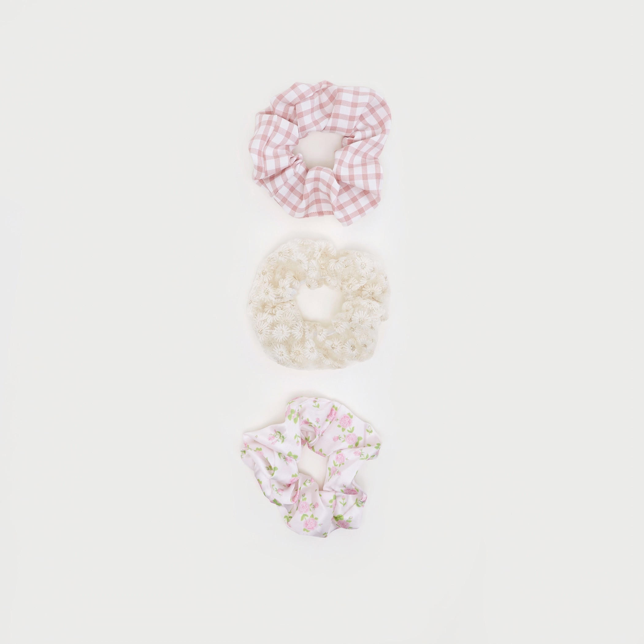 ربطة شعر مطّاطيّة ومتنوّعة - طقم من 3-women-hairaccessories-image-2