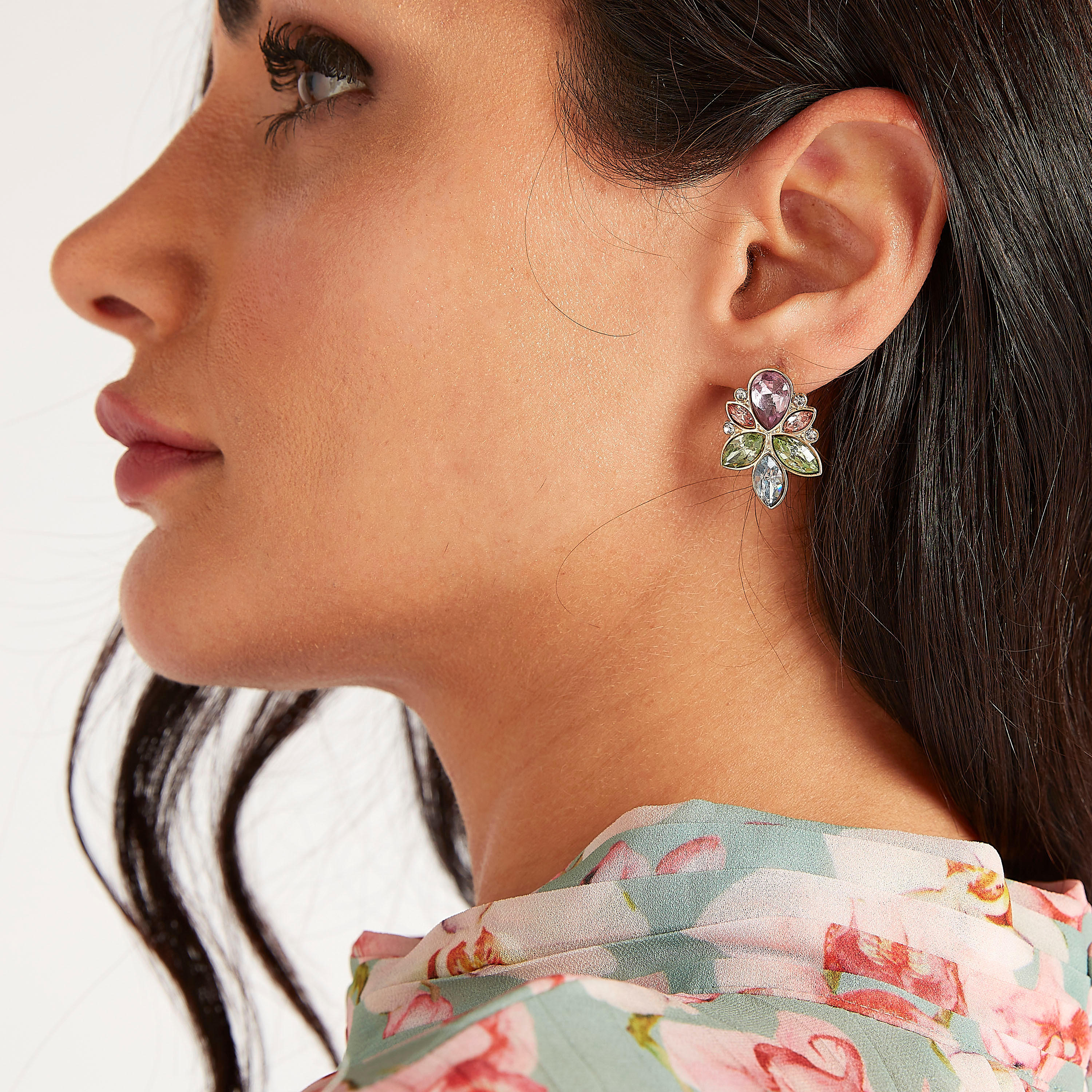حلقان مرصّع بتزيينات ومكبس إغلاق-women-watchesandjewellery-jewellery-earrings-image-4