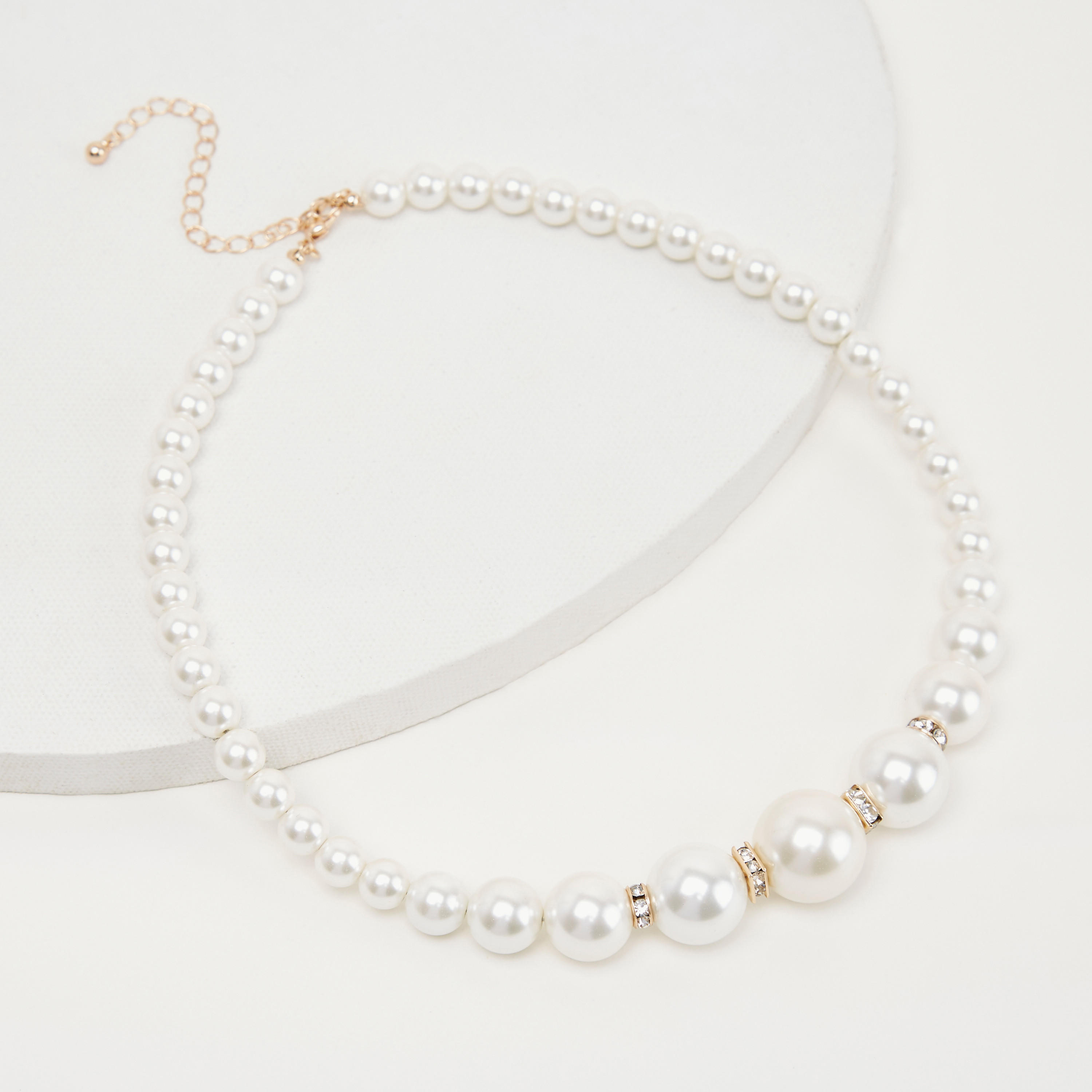 عقد مزيّن بمشبك إغلاق-women-watchesandjewellery-jewellery-necklacesandpendants-image-1