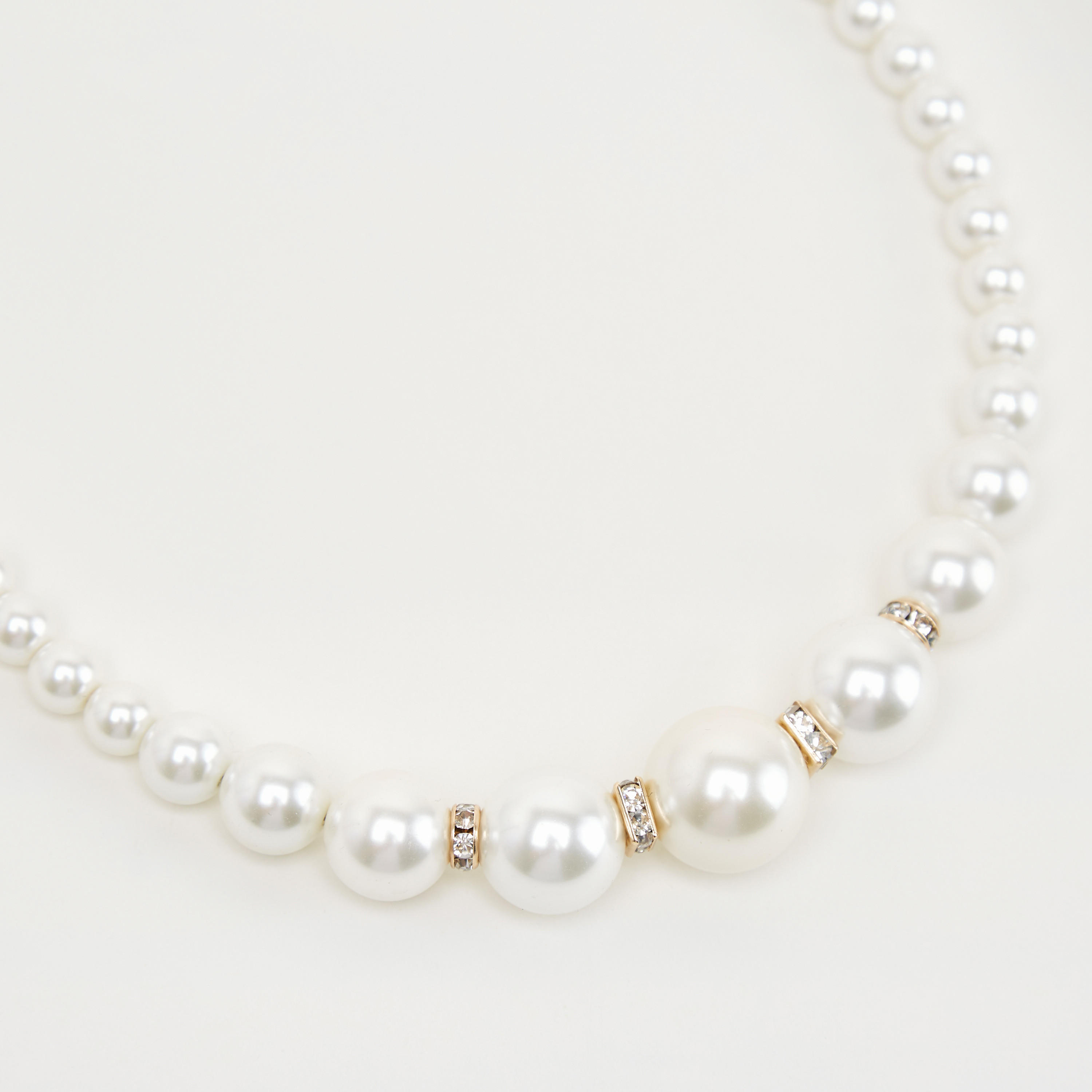 عقد مزيّن بمشبك إغلاق-women-watchesandjewellery-jewellery-necklacesandpendants-image-3