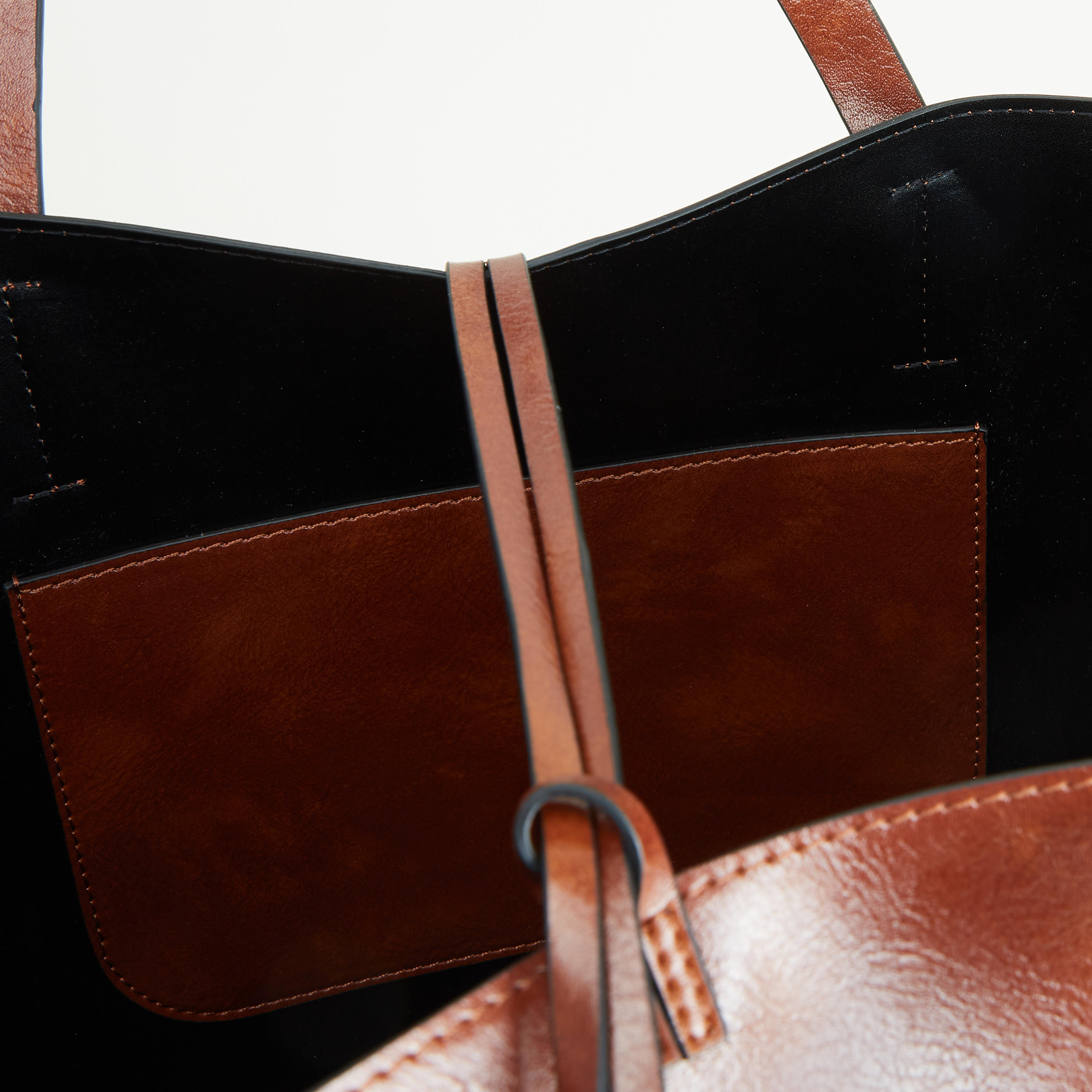 شنطة توتي سادة بزينة رباط-women-bagsandwallets-handbags-image-1