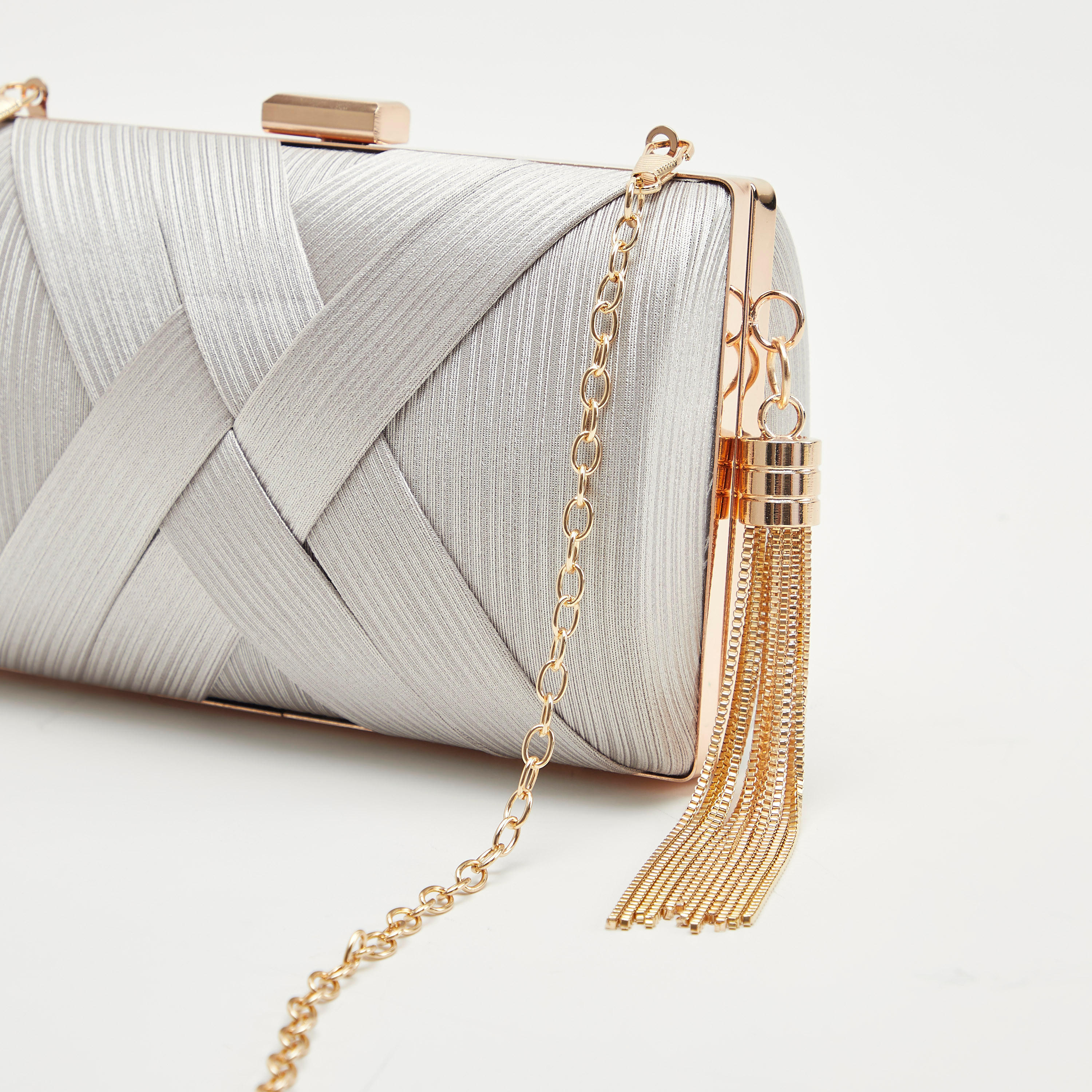 شنطة كلاتش بارزة الملمس بحزام سلسلة وتفاصيل شرّابات-women-bagsandwallets-handbags-image-4