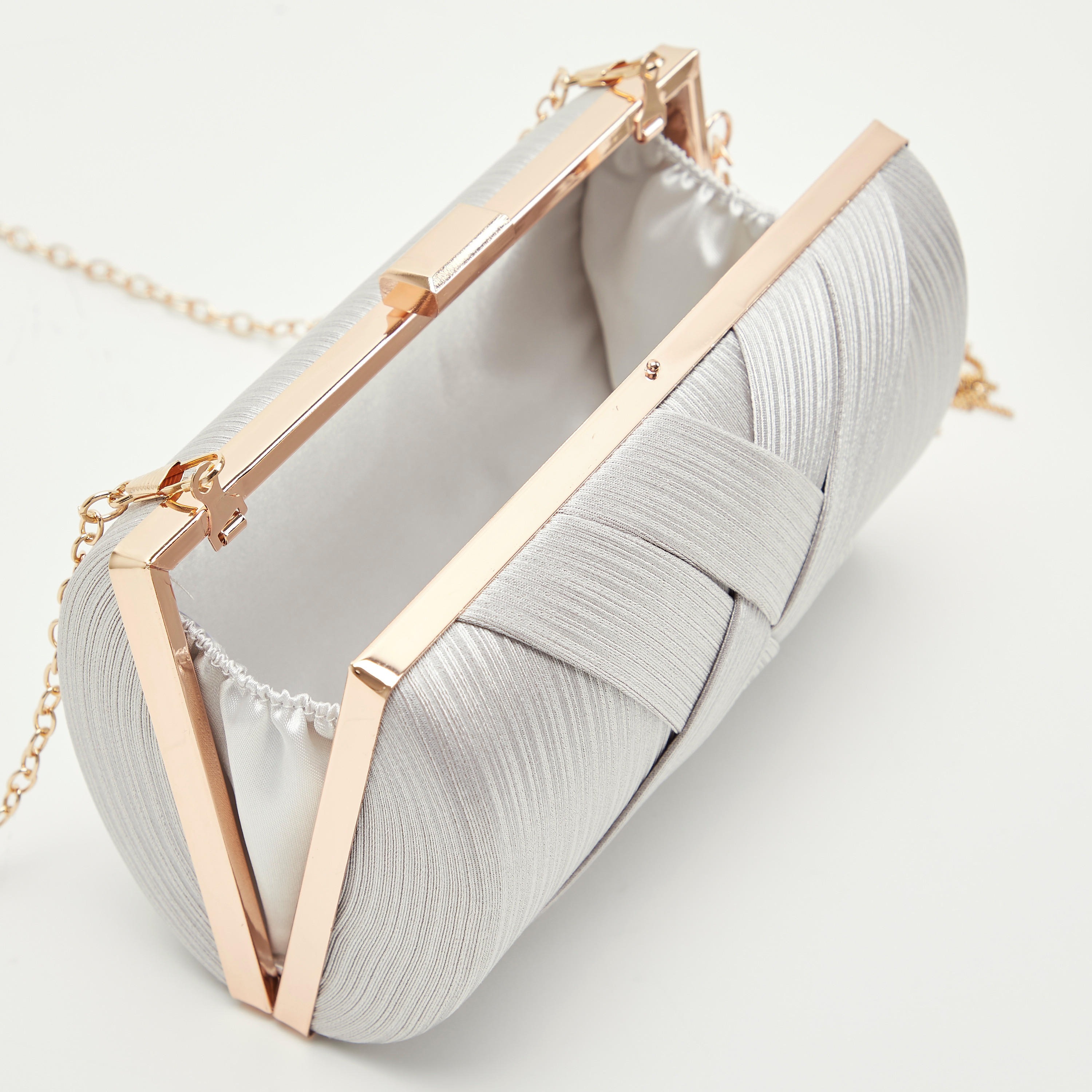 شنطة كلاتش بارزة الملمس بحزام سلسلة وتفاصيل شرّابات-women-bagsandwallets-handbags-image-5