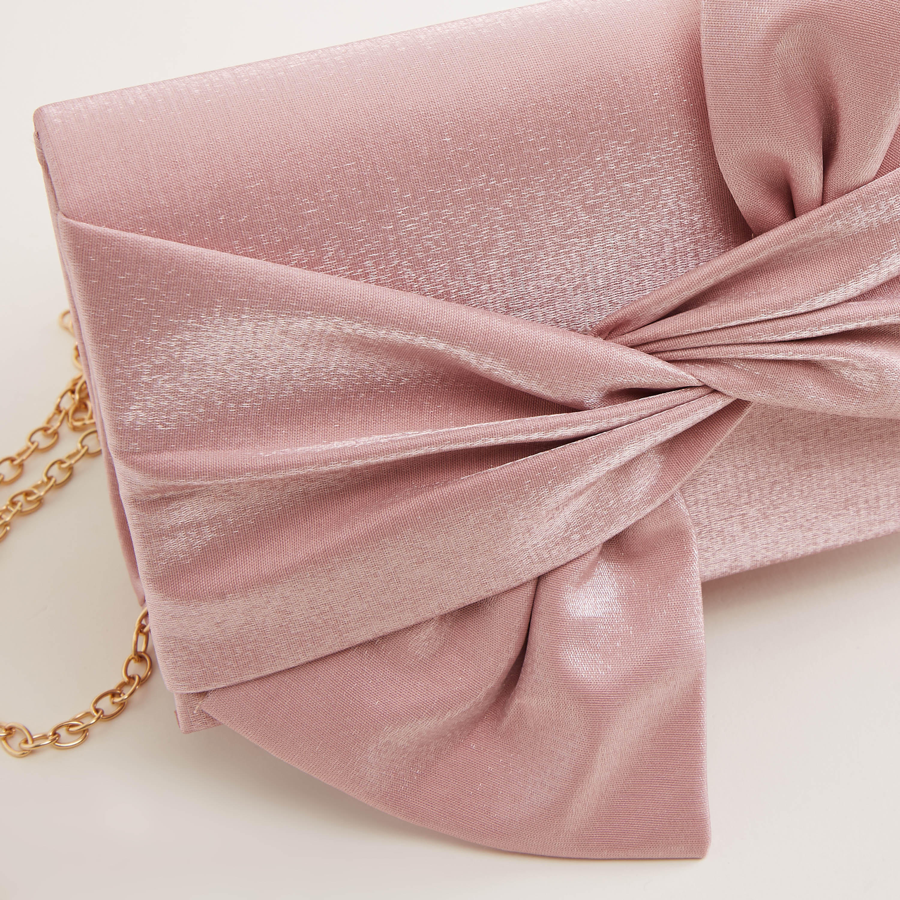 شنطة كروس بودي بتفاصيل فيونكة وحزام سلسلة-women-bagsandwallets-handbags-image-4