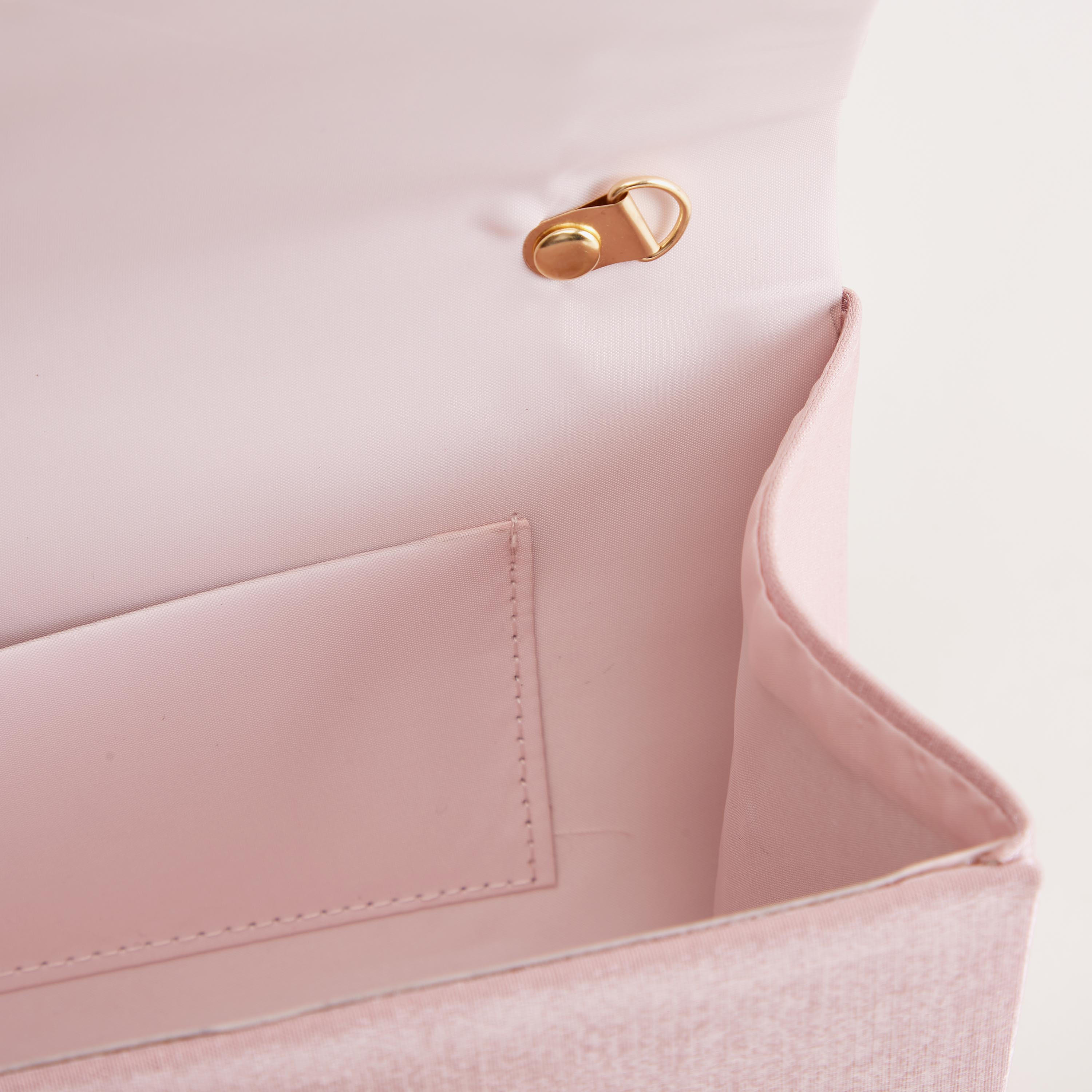 شنطة كروس بودي بتفاصيل فيونكة وحزام سلسلة-women-bagsandwallets-handbags-image-5