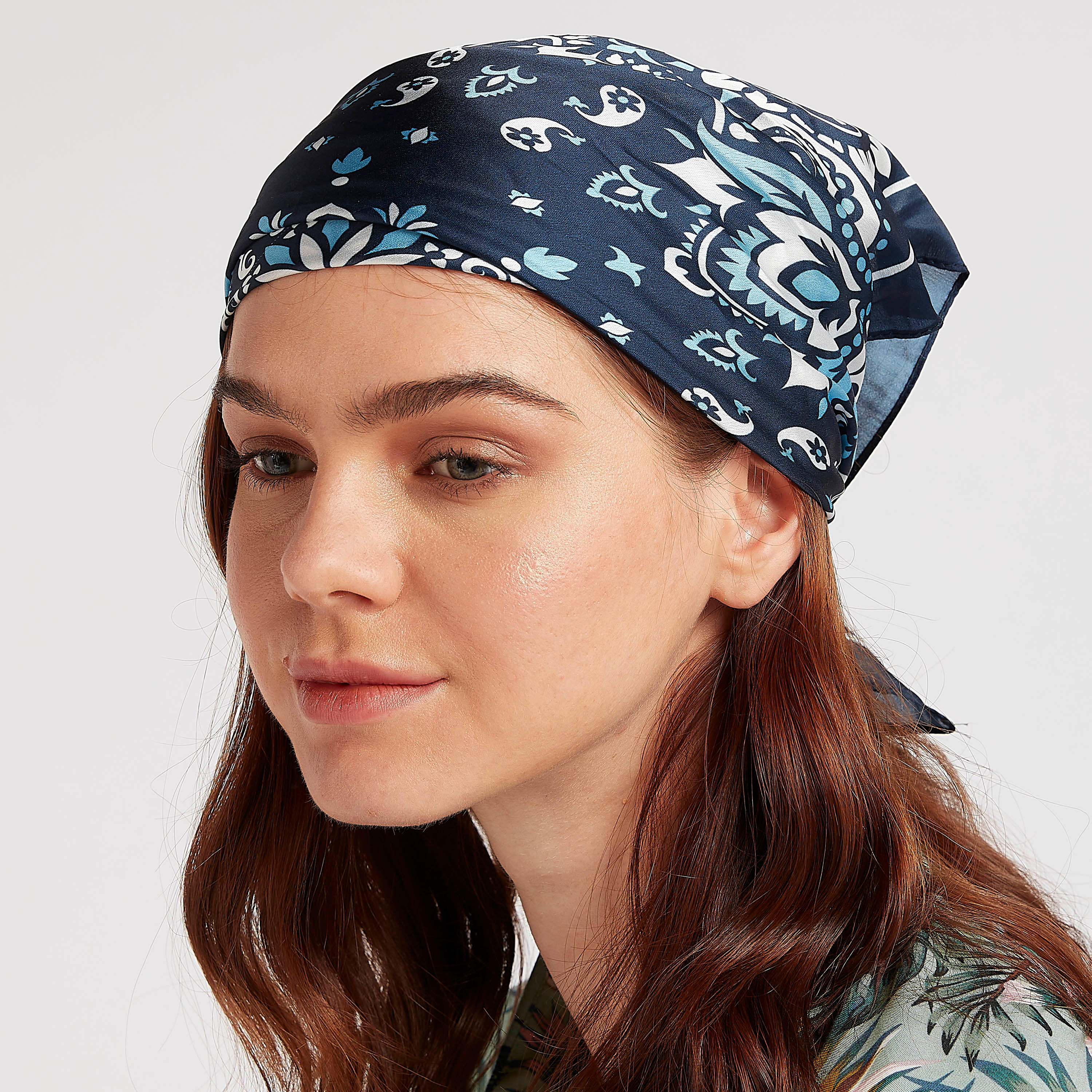 باندانا بطبعات بيزلي-women-clothingaccessories-scarves-image-2
