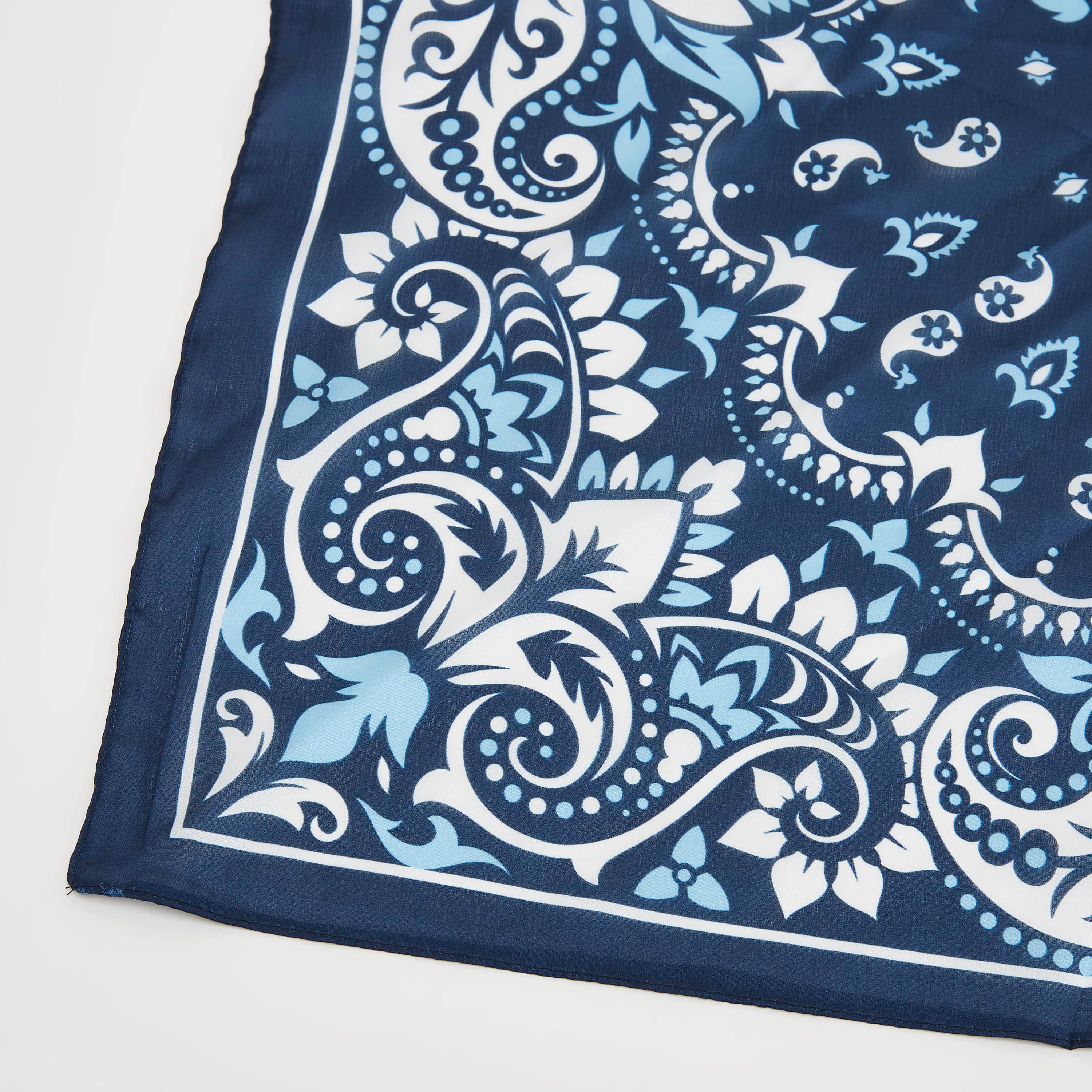 باندانا بطبعات بيزلي-women-clothingaccessories-scarves-image-3