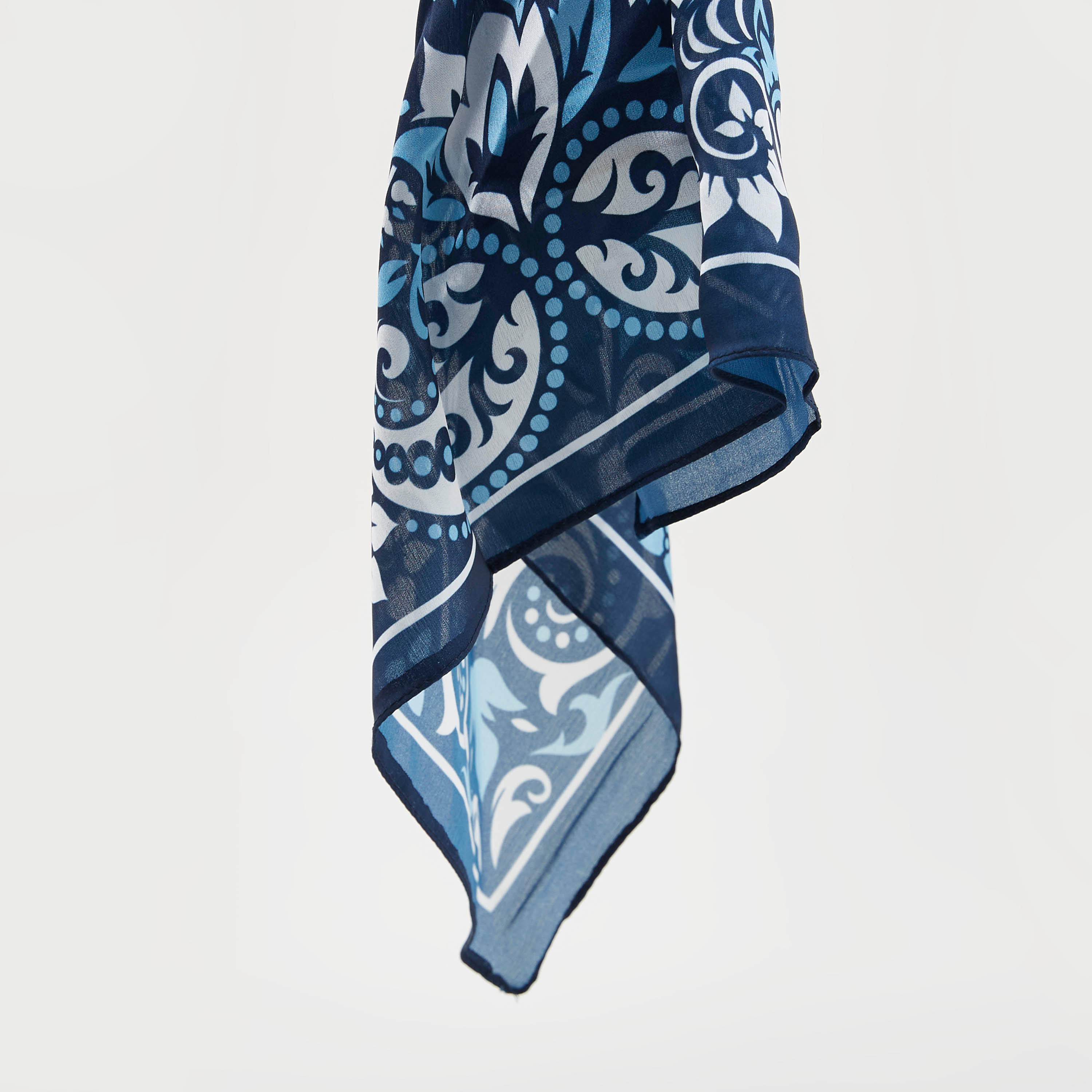 باندانا بطبعات بيزلي-women-clothingaccessories-scarves-image-4