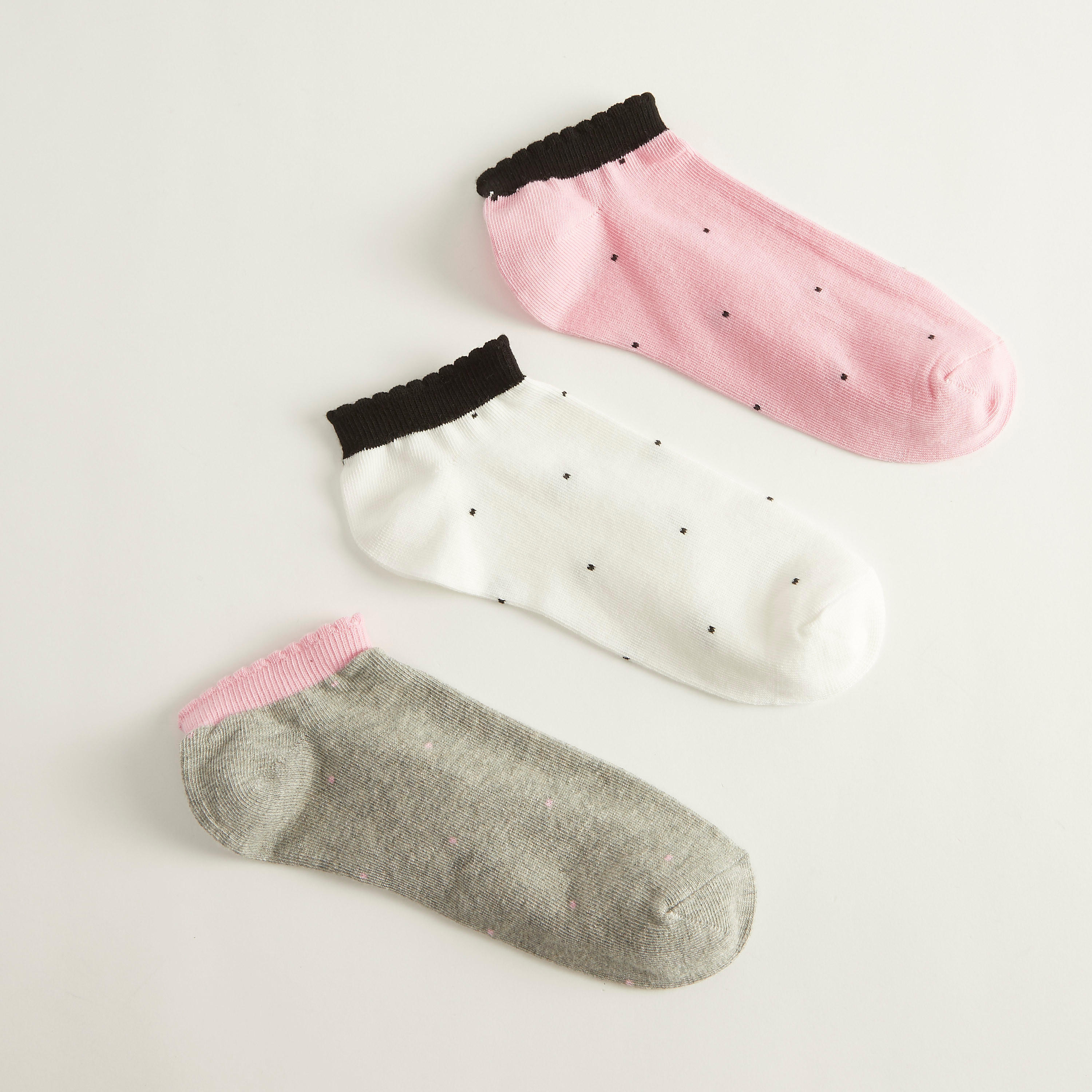 جوارب متنوّعة بطول الكاحل - طقم من 3-women-socksandstockings-image-1