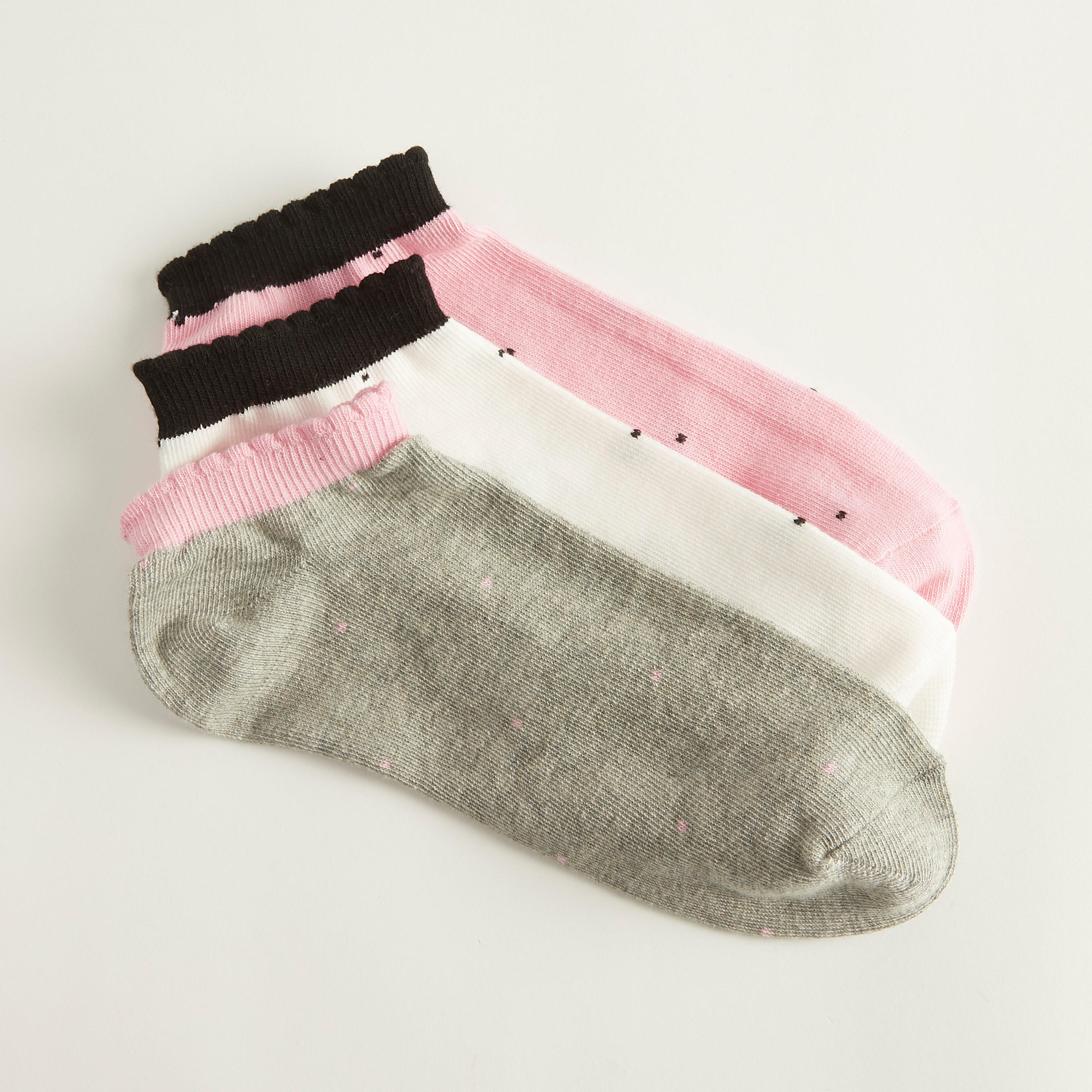 جوارب متنوّعة بطول الكاحل - طقم من 3-women-socksandstockings-image-2