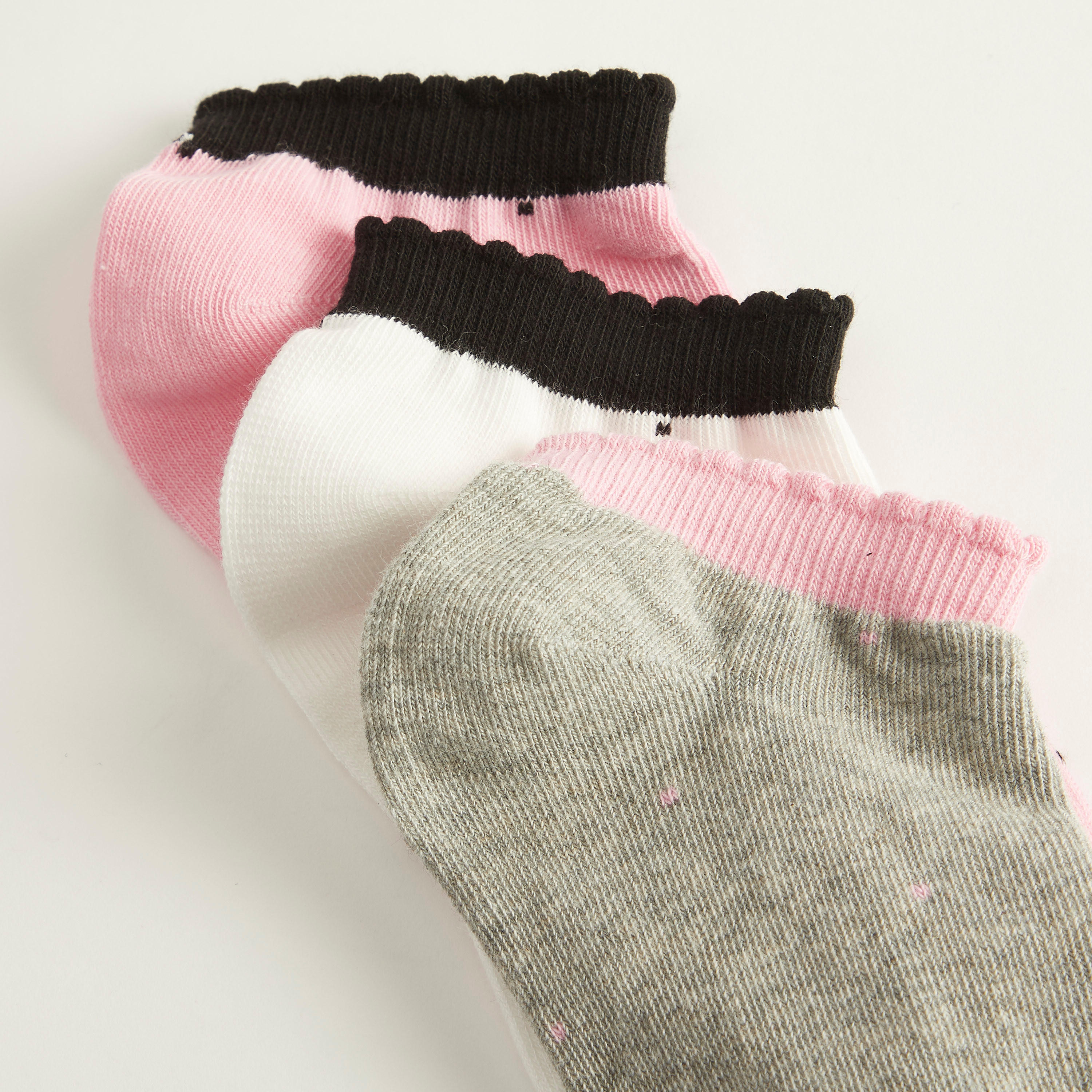جوارب متنوّعة بطول الكاحل - طقم من 3-women-socksandstockings-image-3