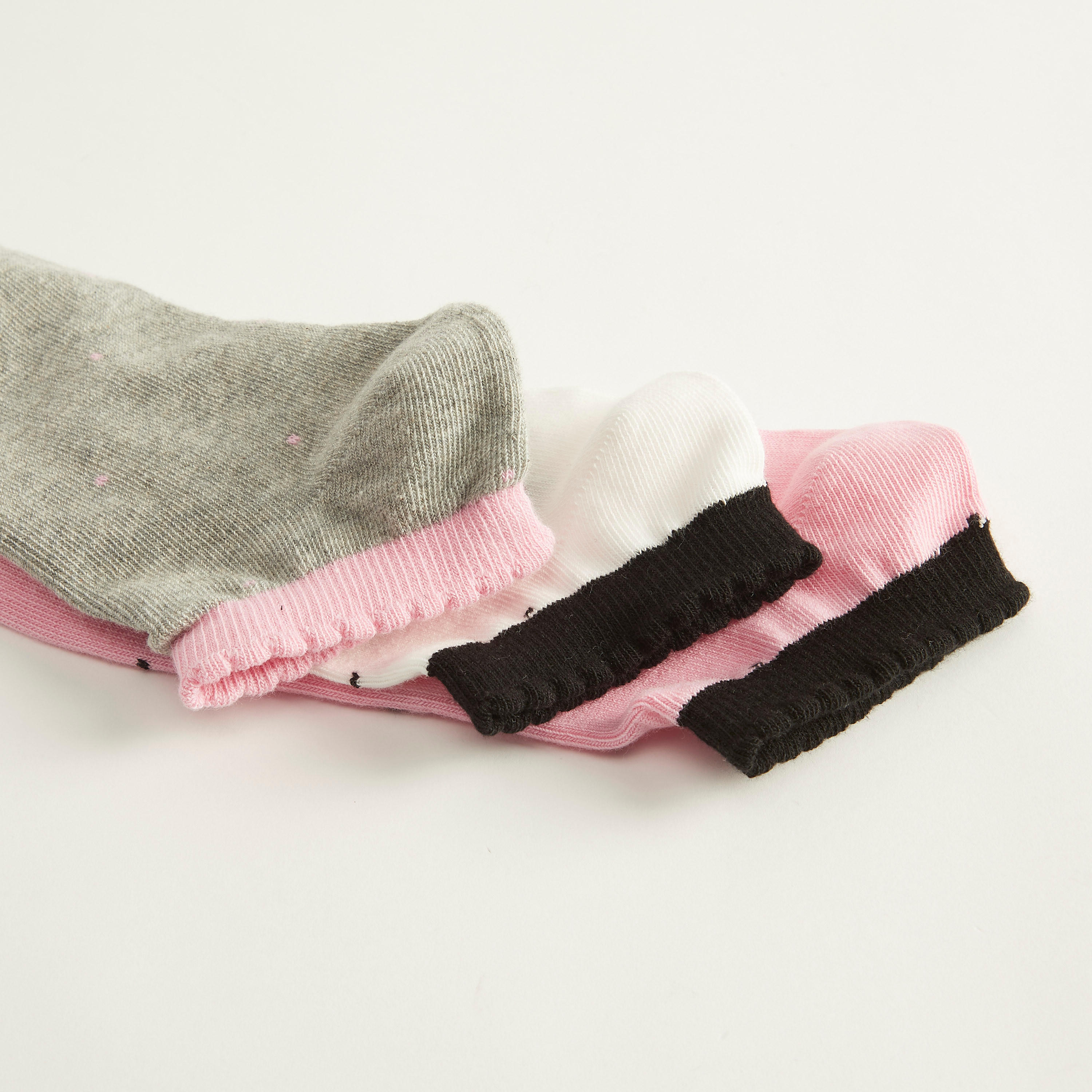 جوارب متنوّعة بطول الكاحل - طقم من 3-women-socksandstockings-image-4