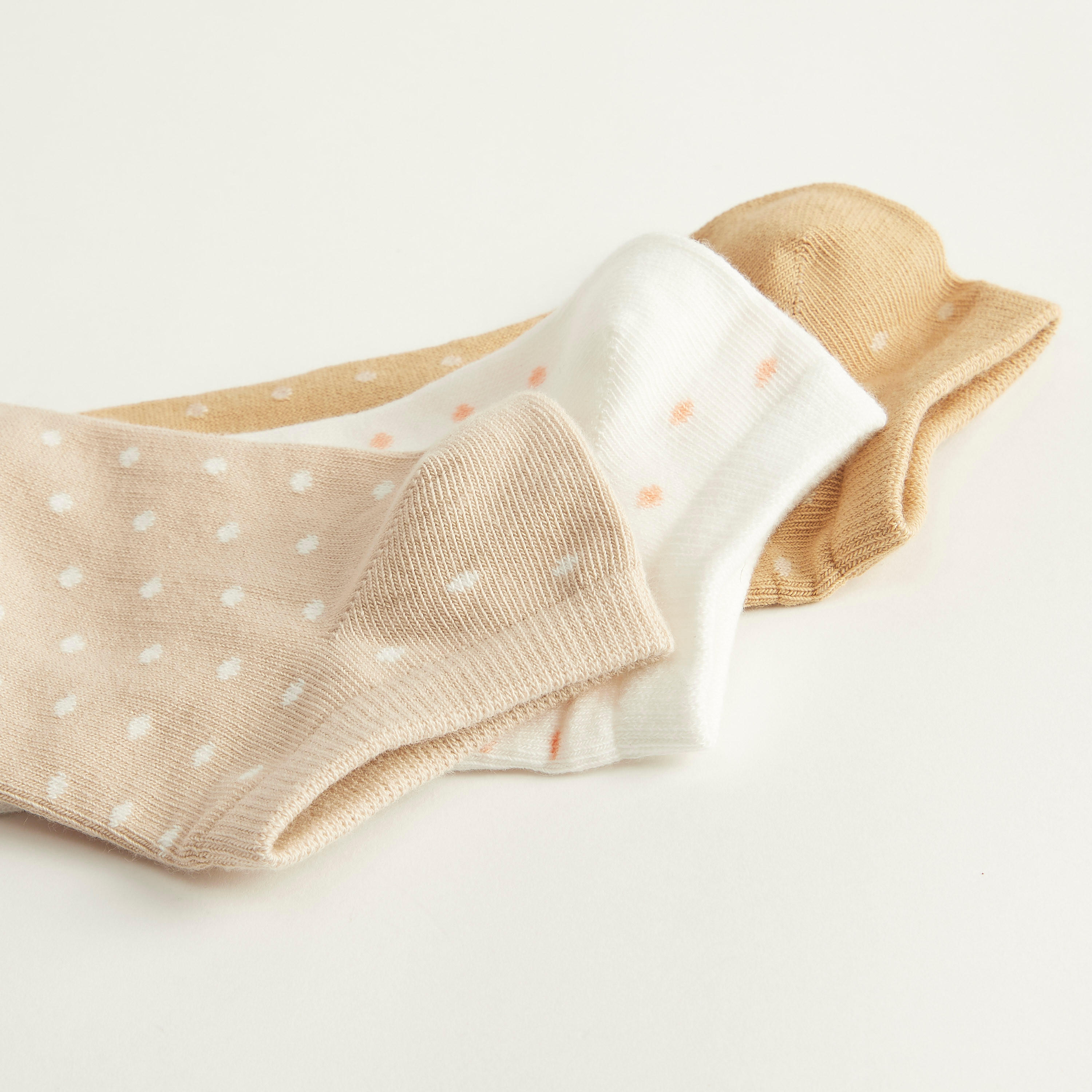 جوارب منقّطة بطول الكاحل - طقم من 3-women-socksandstockings-image-4