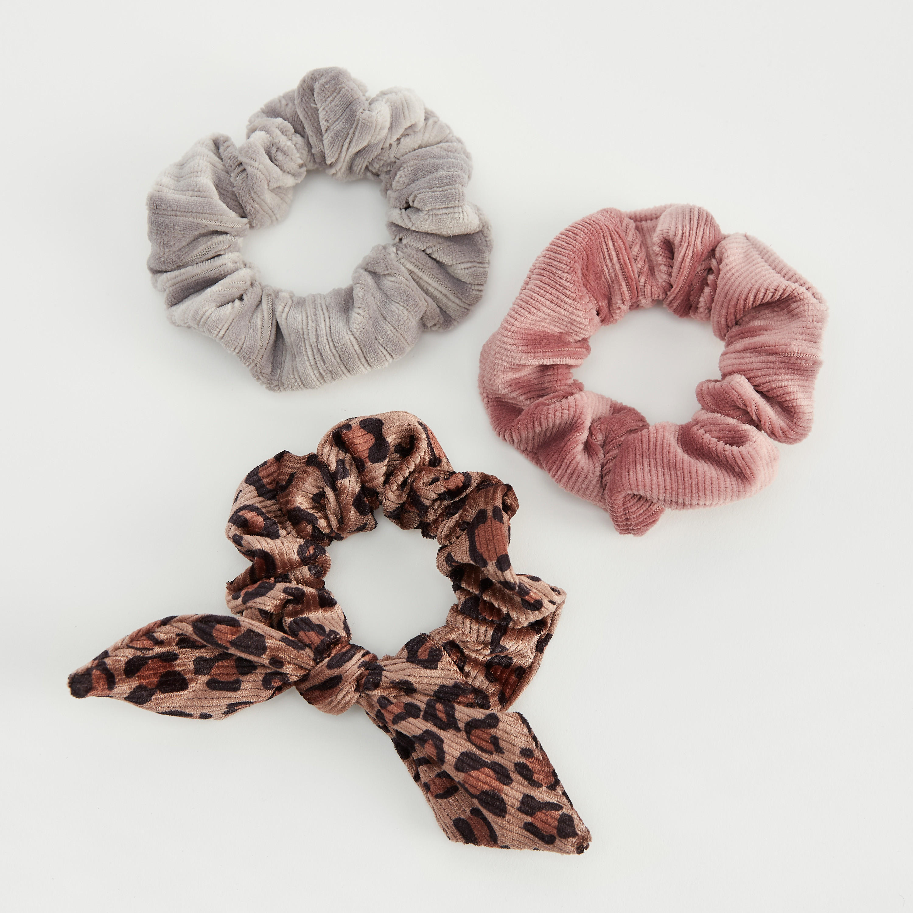 سكرانشي للشعر مطّاطي - طقم من 3 قطع متنوّعة-women-hairaccessories-image-2