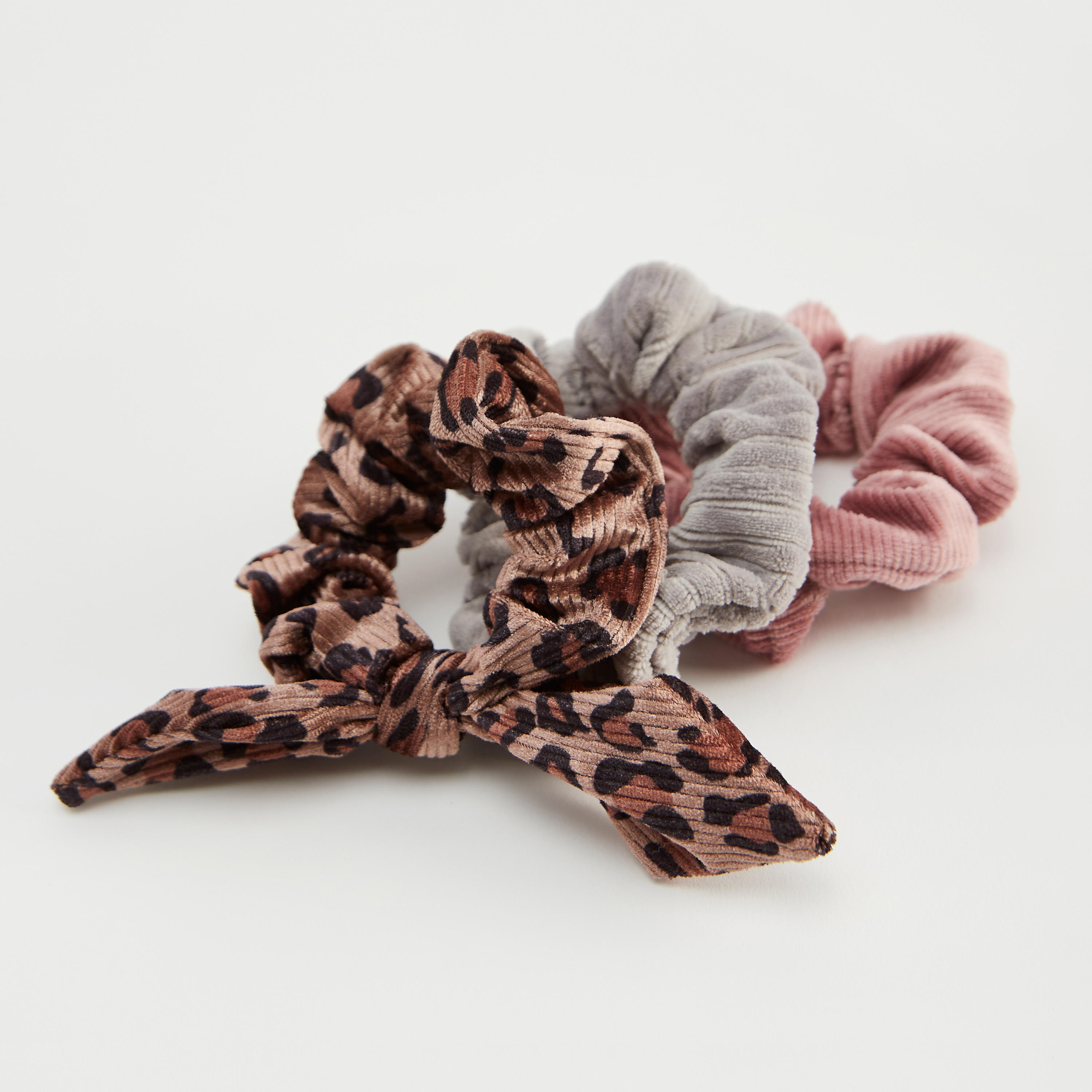 سكرانشي للشعر مطّاطي - طقم من 3 قطع متنوّعة-women-hairaccessories-image-3
