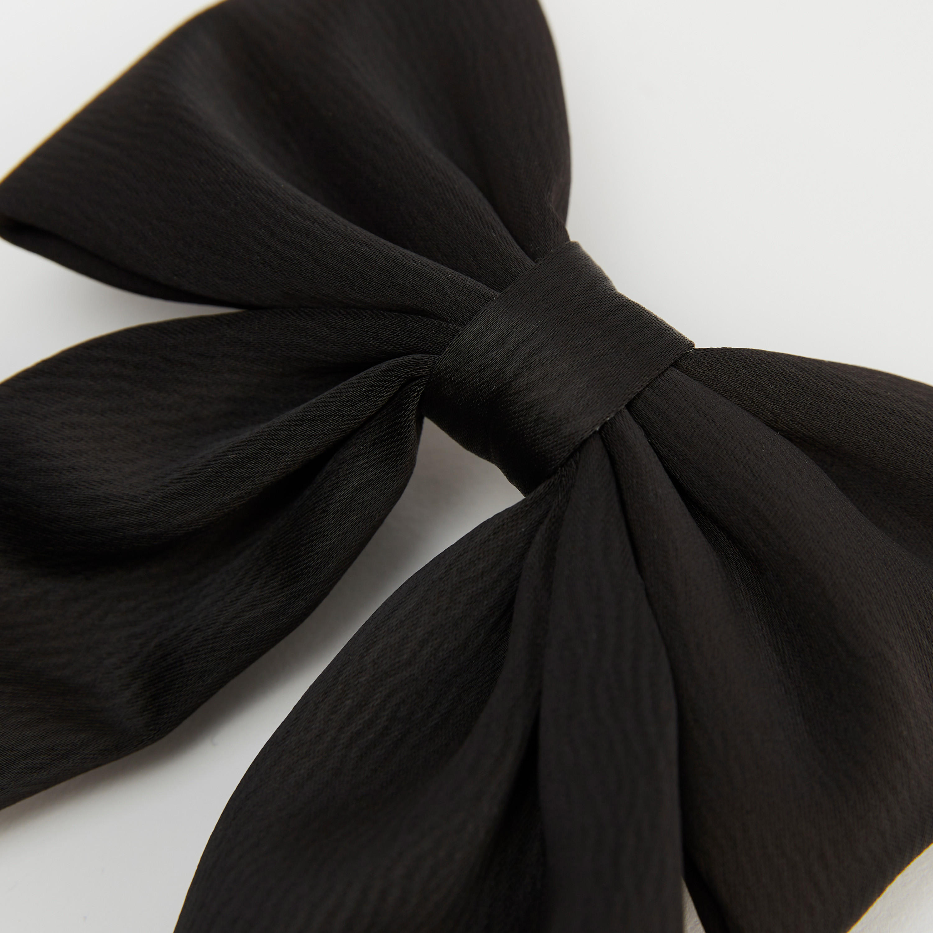 مشبك شعر بتفاصيل فيونكة-women-hairaccessories-image-3
