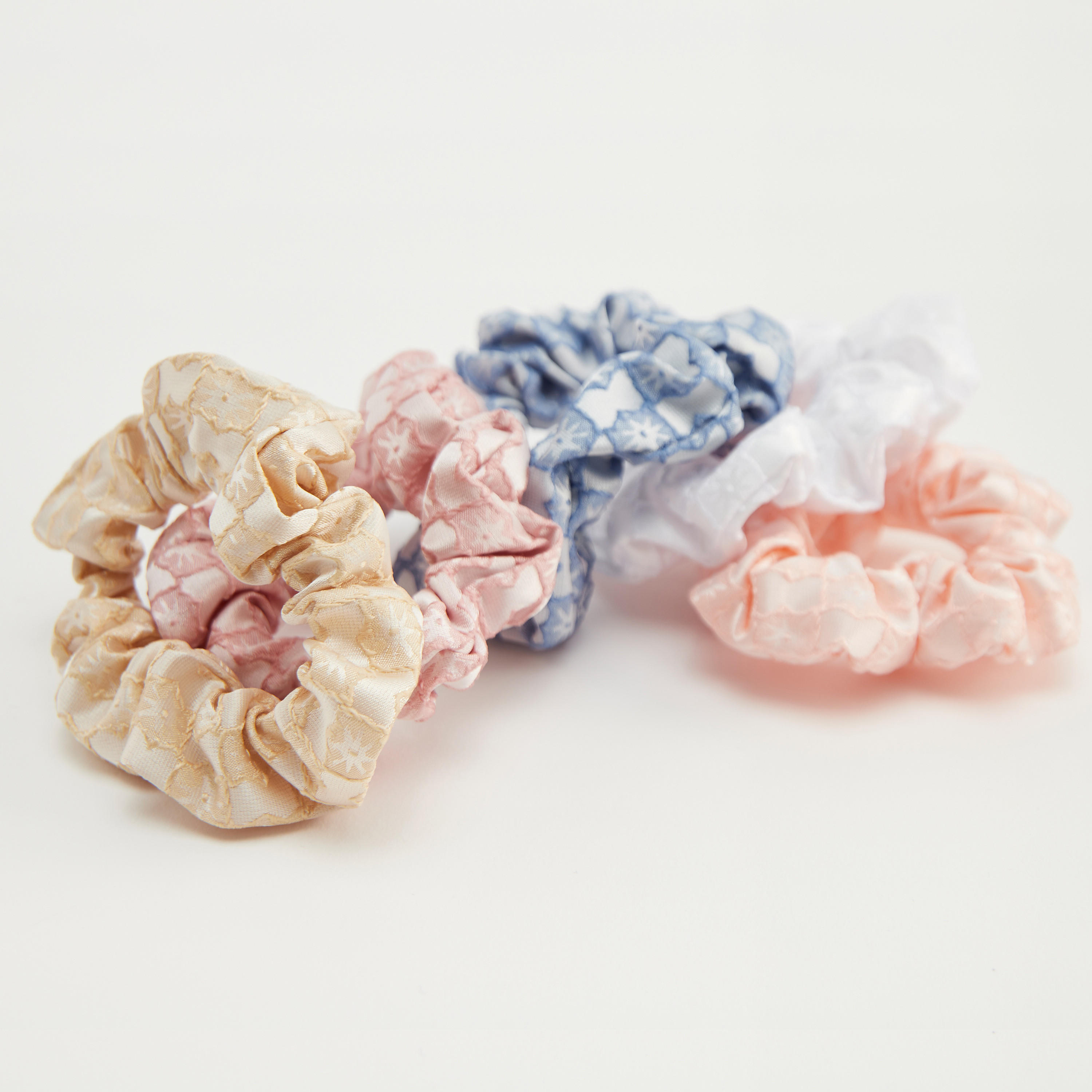 سكرانشي للشّعر مطّاطي وبارز الملمس - طقم من 5 قطع-women-hairaccessories-image-4