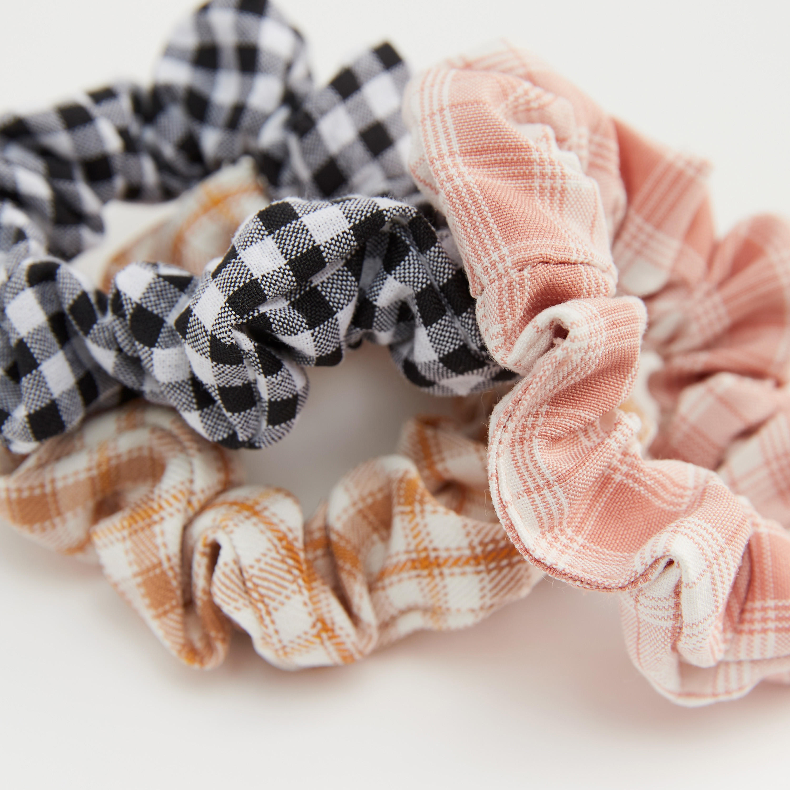 سكرانشي للشّعر كاروهات - طقم من 3 قطع-women-hairaccessories-image-3
