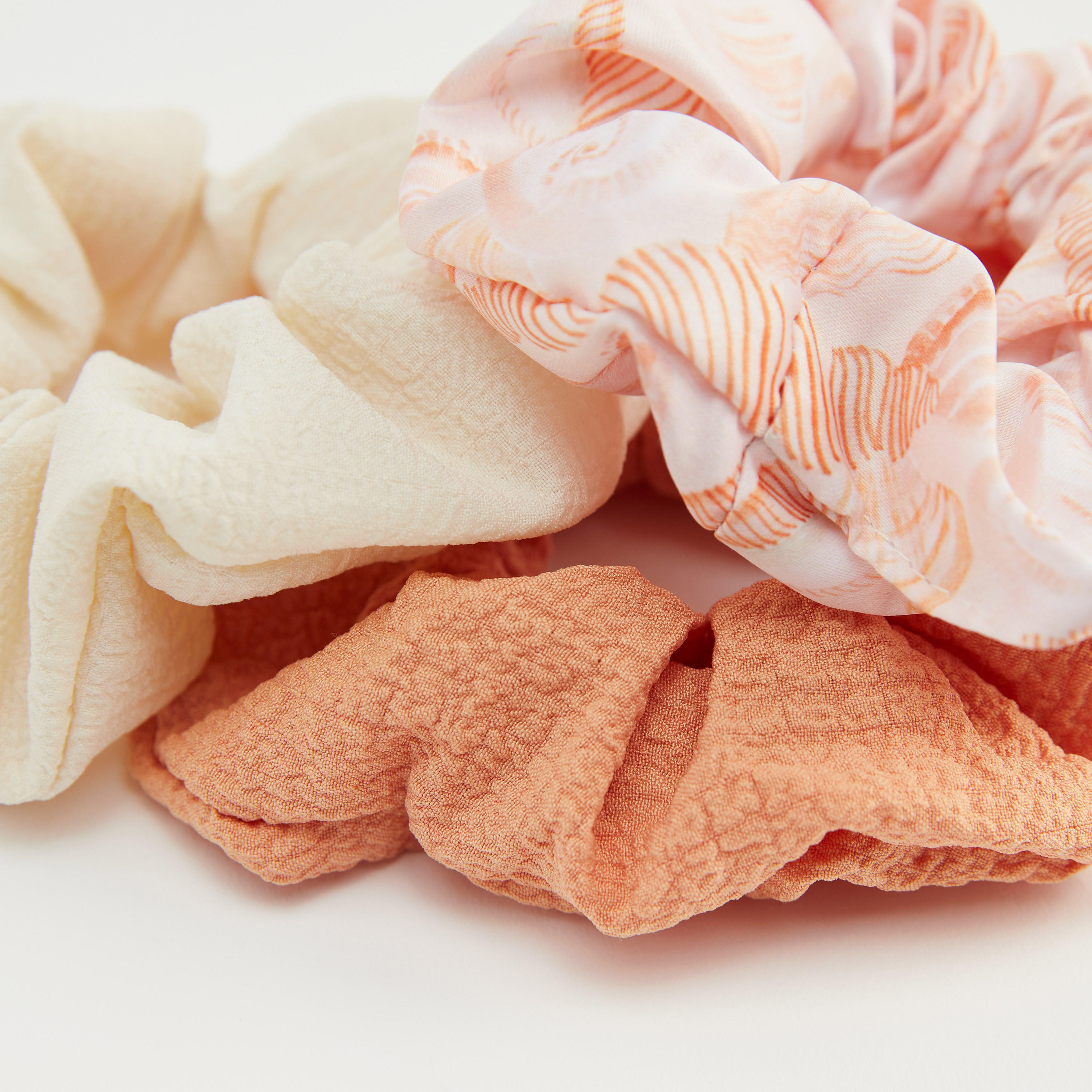 ربطات شعر متنوّعة مطّاطيّة - طقم من 3 قطع-women-hairaccessories-image-2