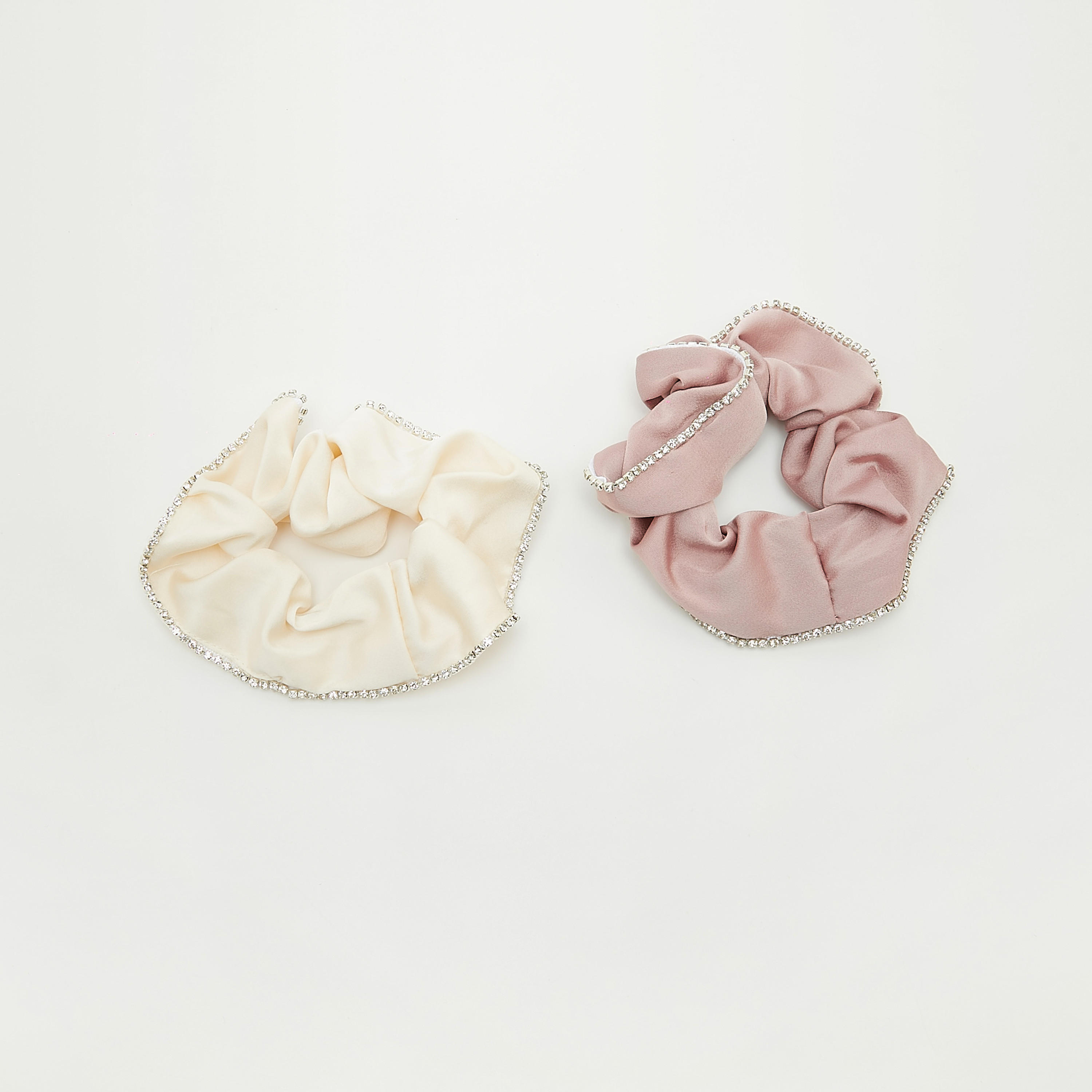 سكرانشي شعر مزيّن - طقم من 2 قطع-women-hairaccessories-image-2