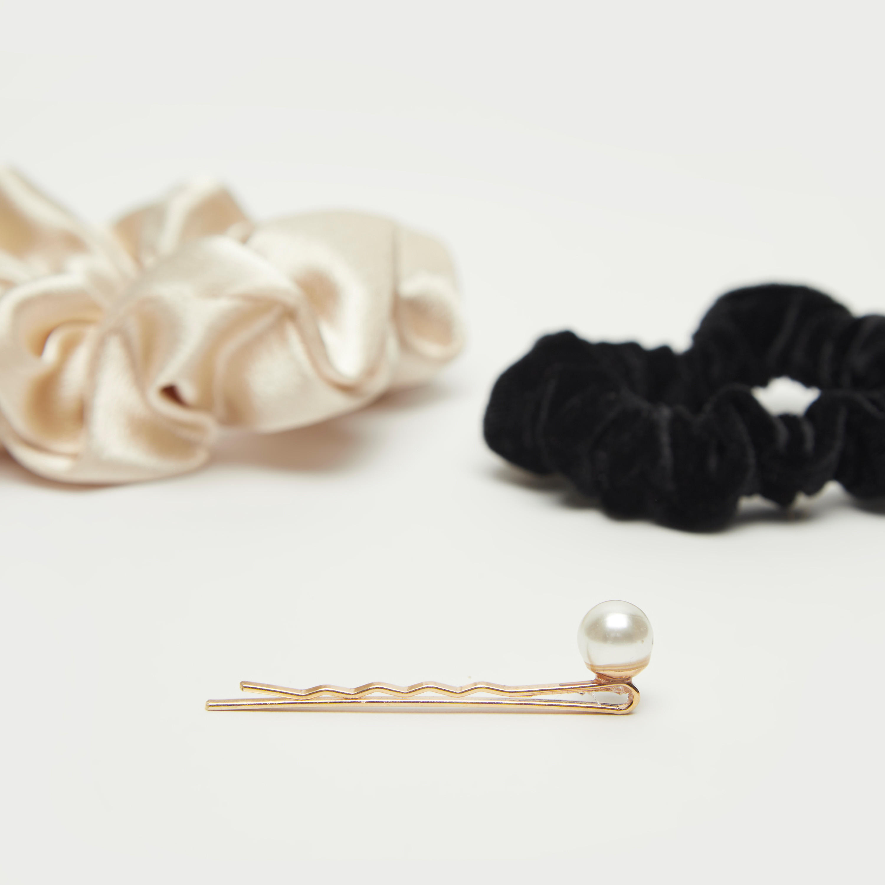 إكسسوارات شعر - طقم من 3 قطع متنوعة-women-hairaccessories-image-3