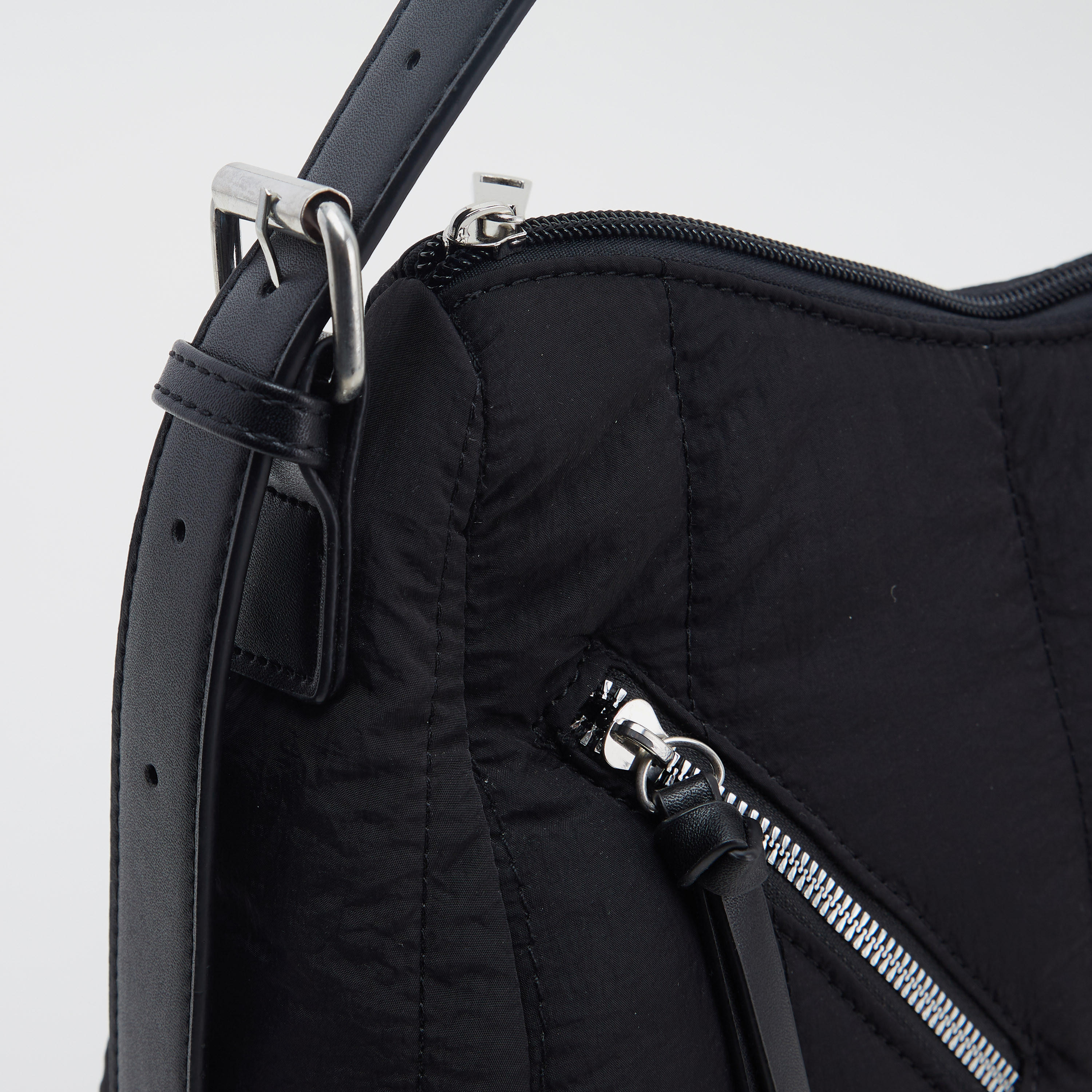 شنطة ظهر بتفاصيل سحّاب وحزام زينة إبزيم-women-bagsandwallets-handbags-image-4