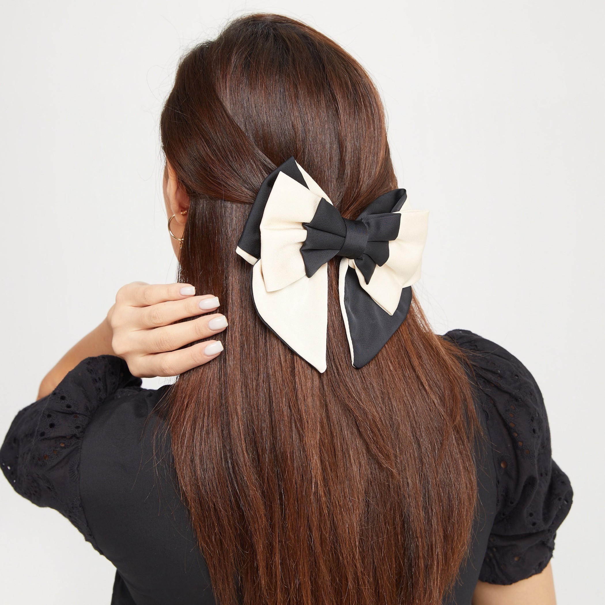 مشبك شعر عريض بتصميم فيونكة بلونين وطبقات-women-hairaccessories-image-3