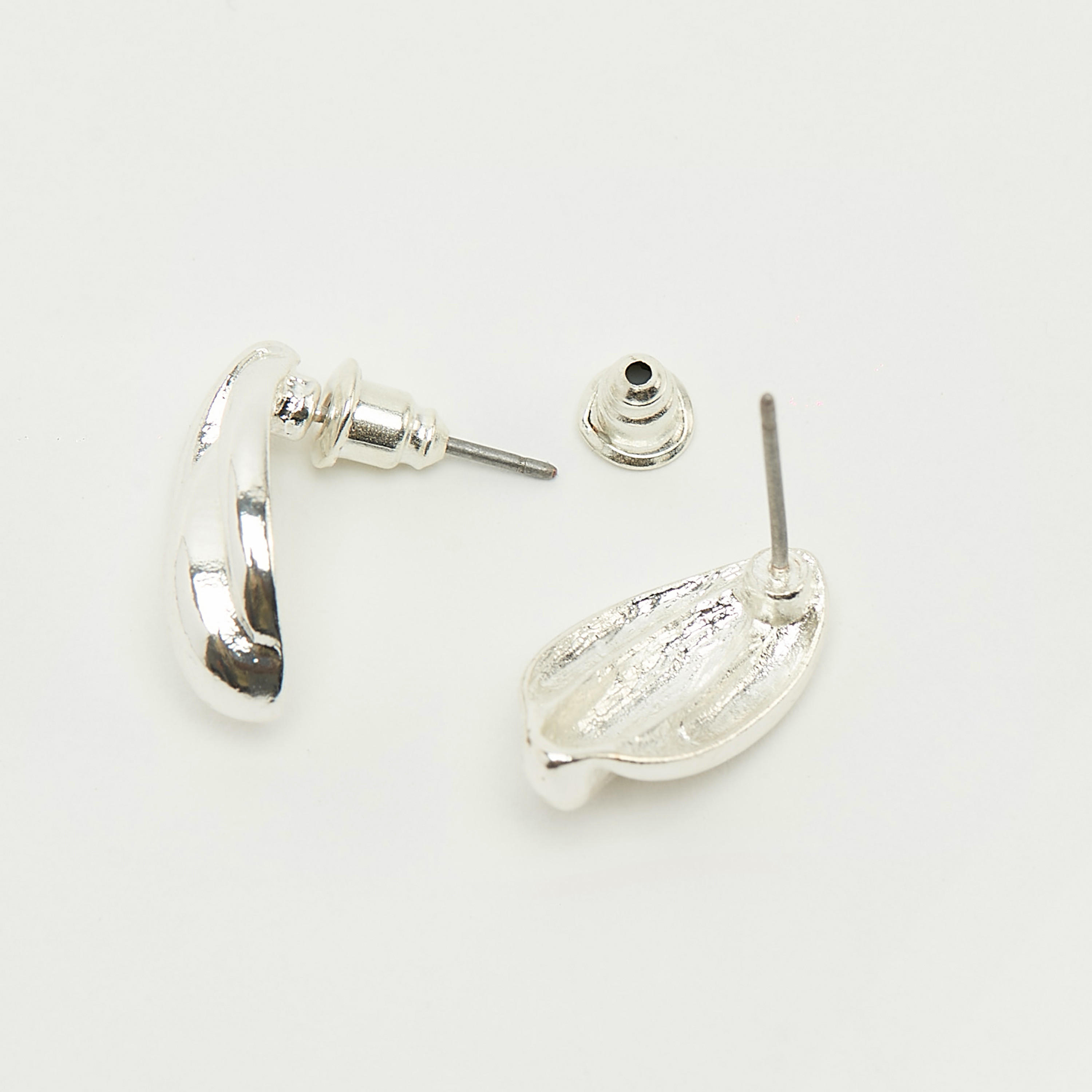 حلق ميتاليك مرصّع بمكبس إغلاق خلفي-women-watchesandjewellery-jewellery-earrings-image-5