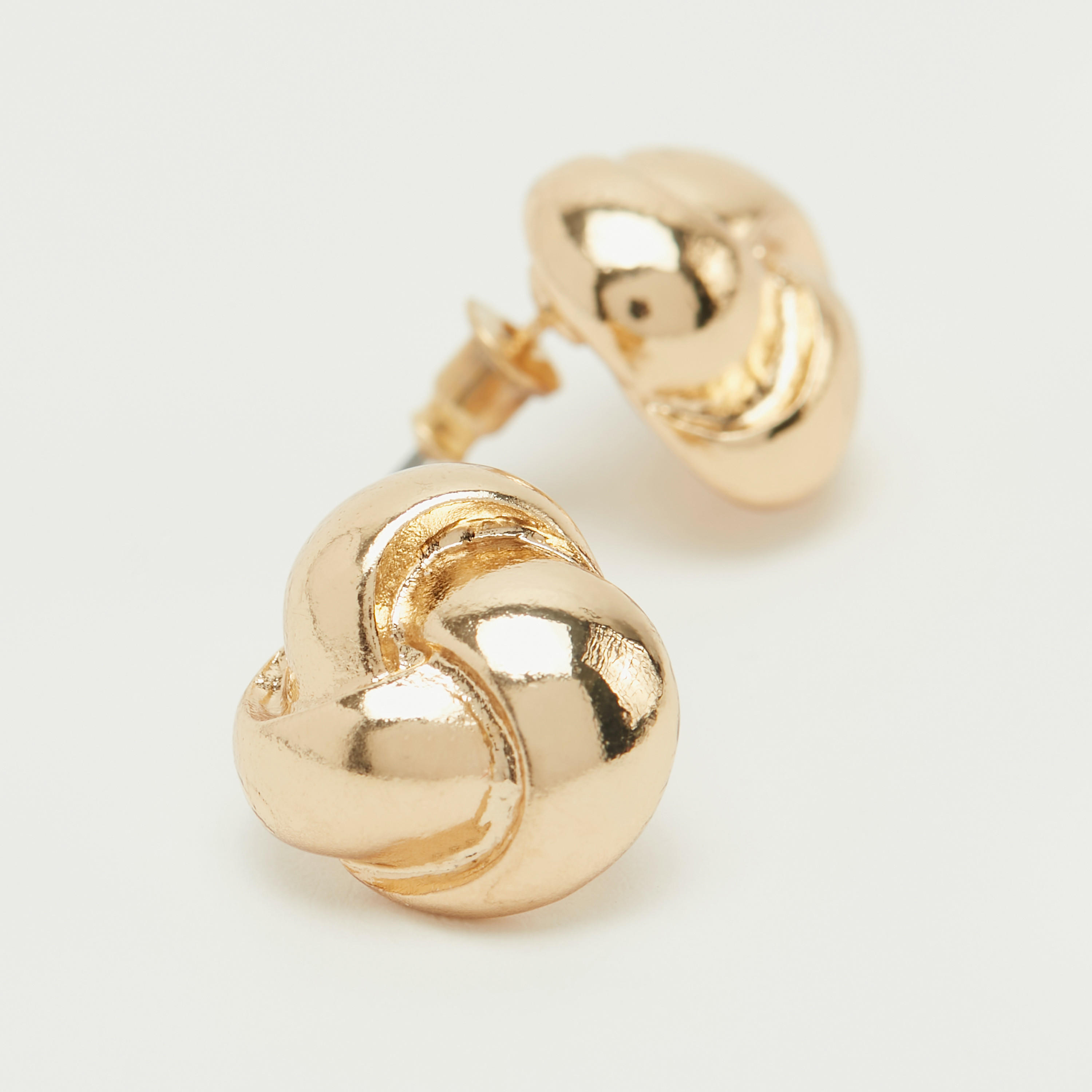 حلق ميتاليك مرصّع بتزيينات ومكبس إغلاق-women-watchesandjewellery-jewellery-earrings-image-2